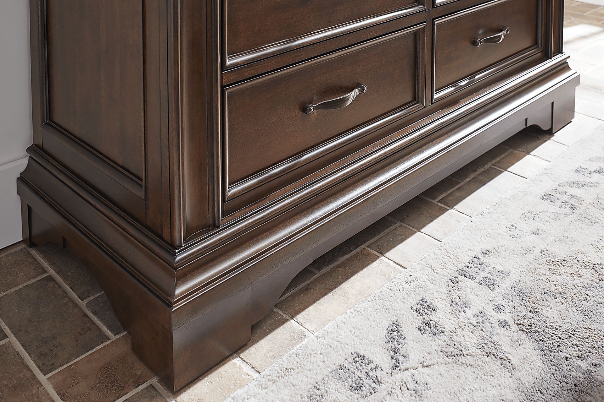Redcliff Park Brown Cherry 7 Pc Queen Bedroom - Image 5