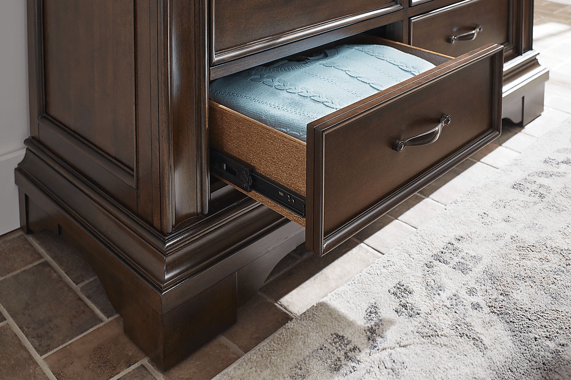 Redcliff Park Brown Cherry 7 Pc Queen Bedroom - Image 6