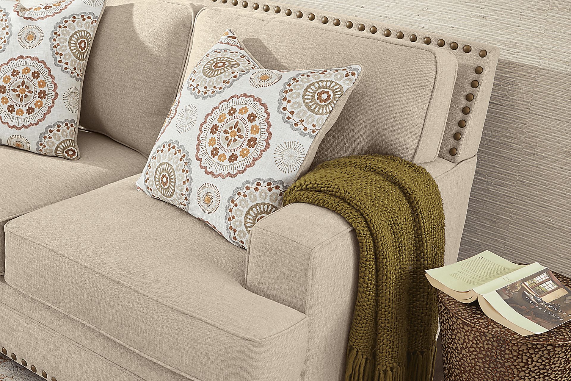Reno Hills Beige Loveseat - Image 4