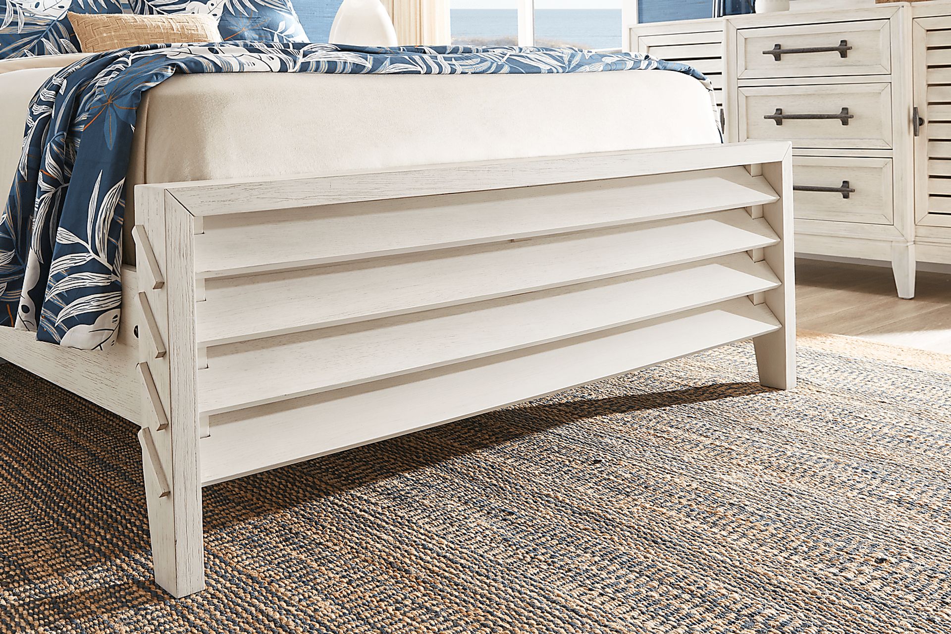 River Falls White 5 Pc Queen Slat Bedroom - Image 4