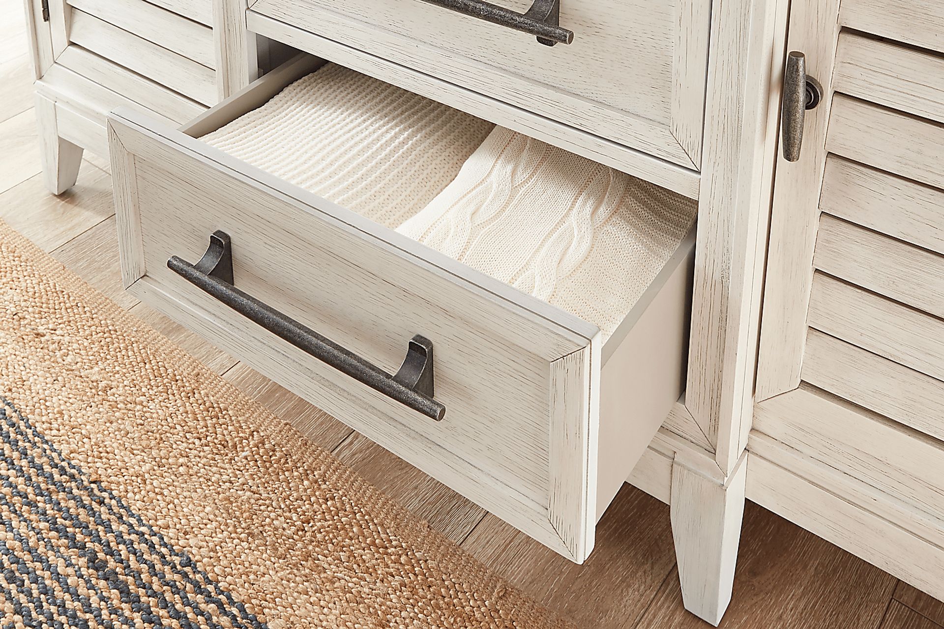 River Falls White 5 Pc Queen Panel Bedroom - Image 6