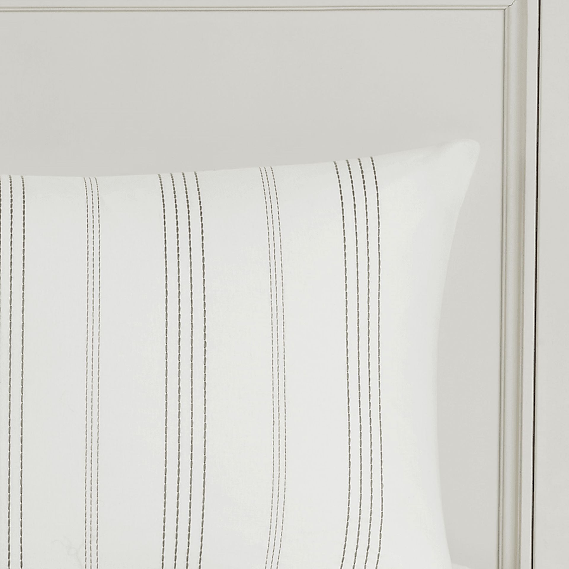 Rober Gray 6pc Queen Comforter Set - Image 9