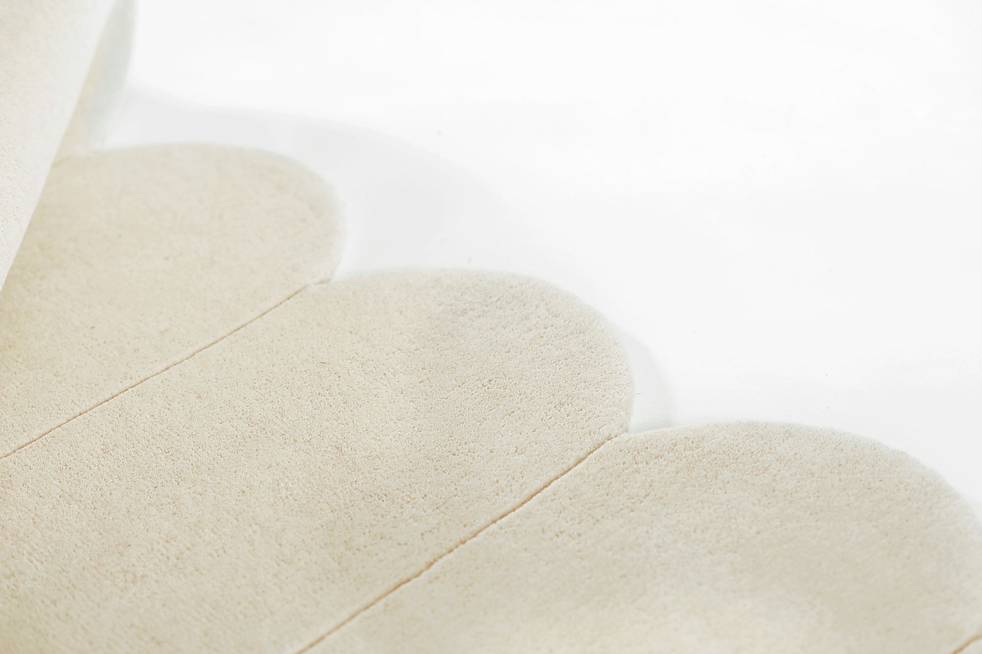 Roffinne Ivory 5' x 8' Rug - Image 6
