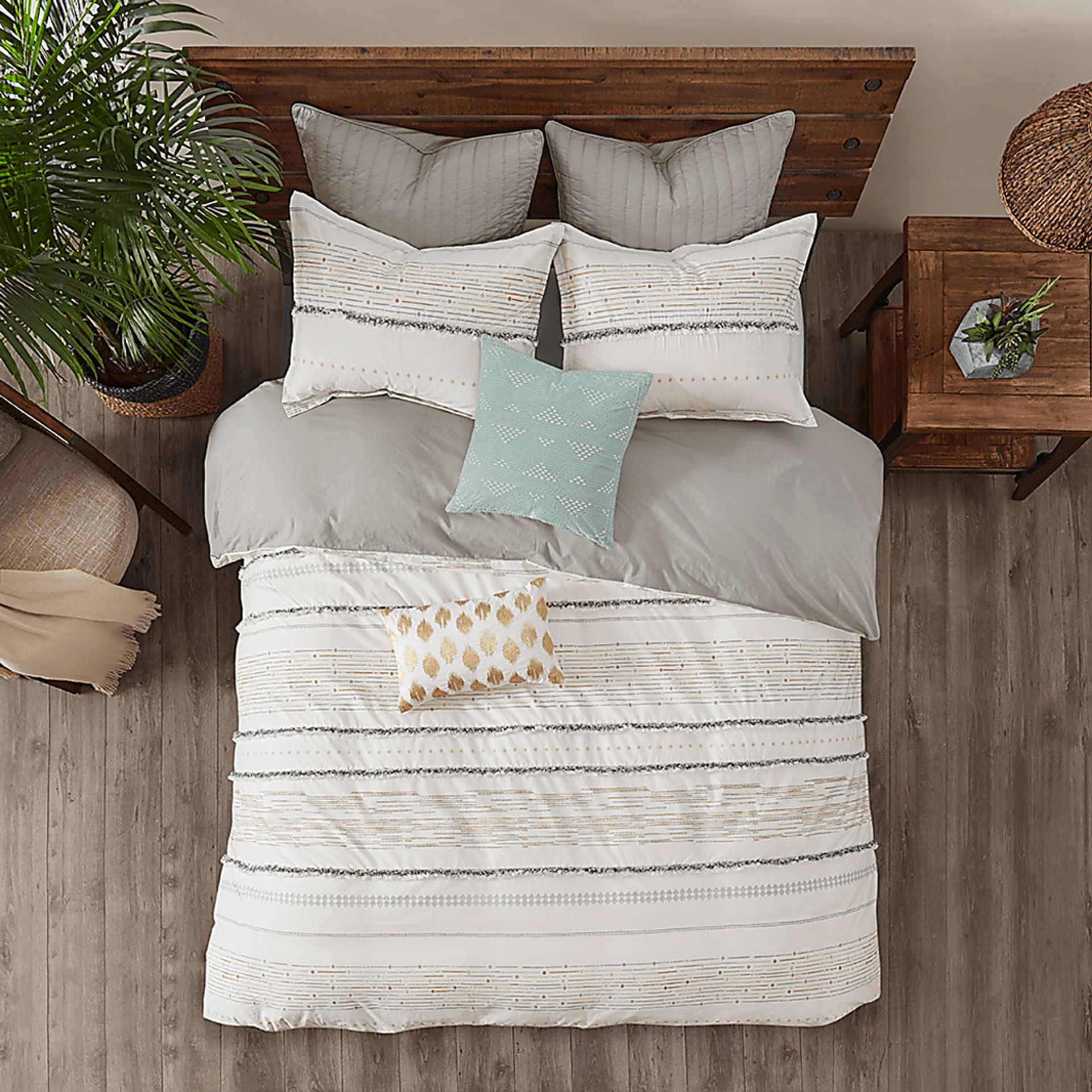 Rohret White Gray 3 Pc King/California King Comforter Set - Image 3