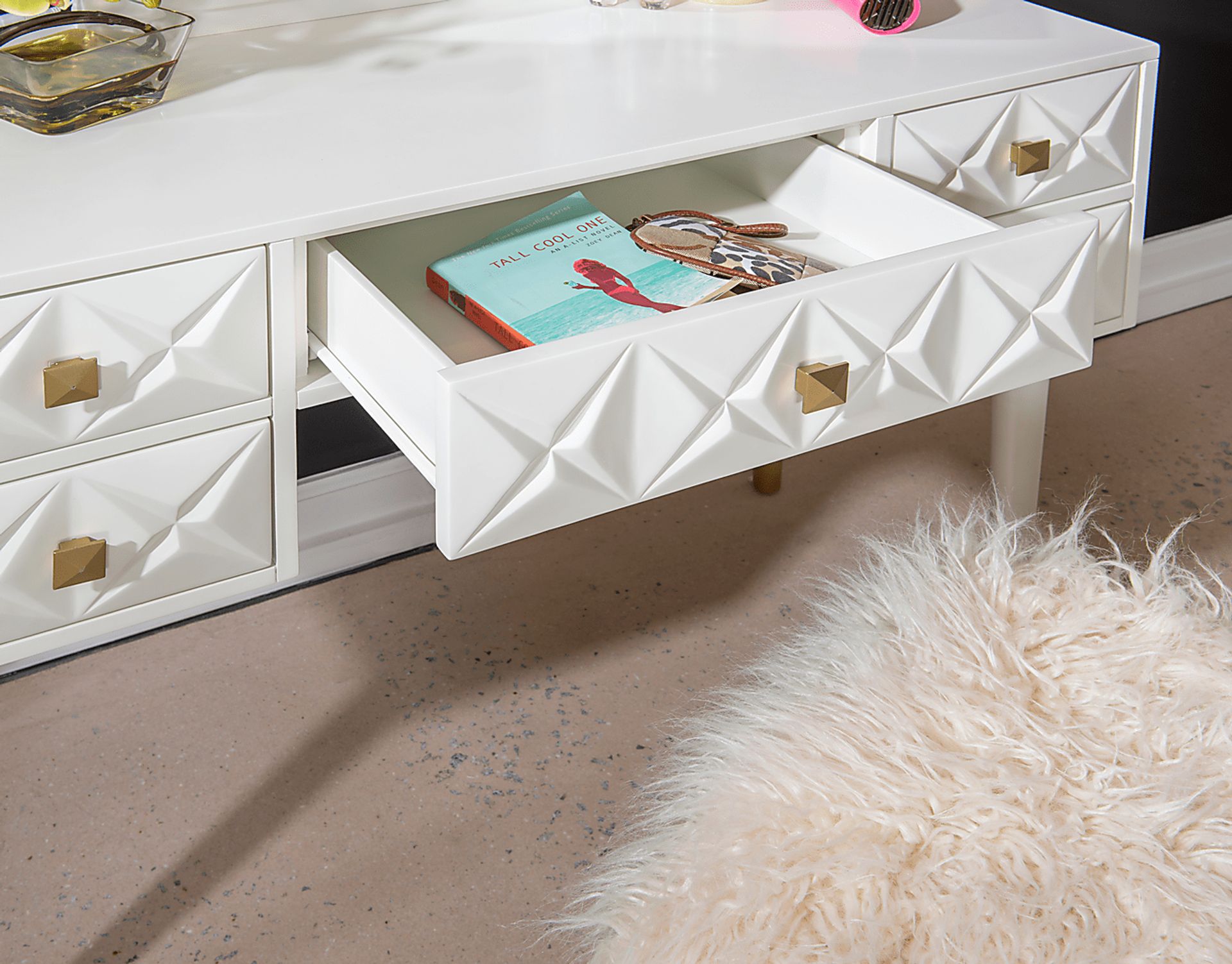 Roselem White Vanity Set - Image 4