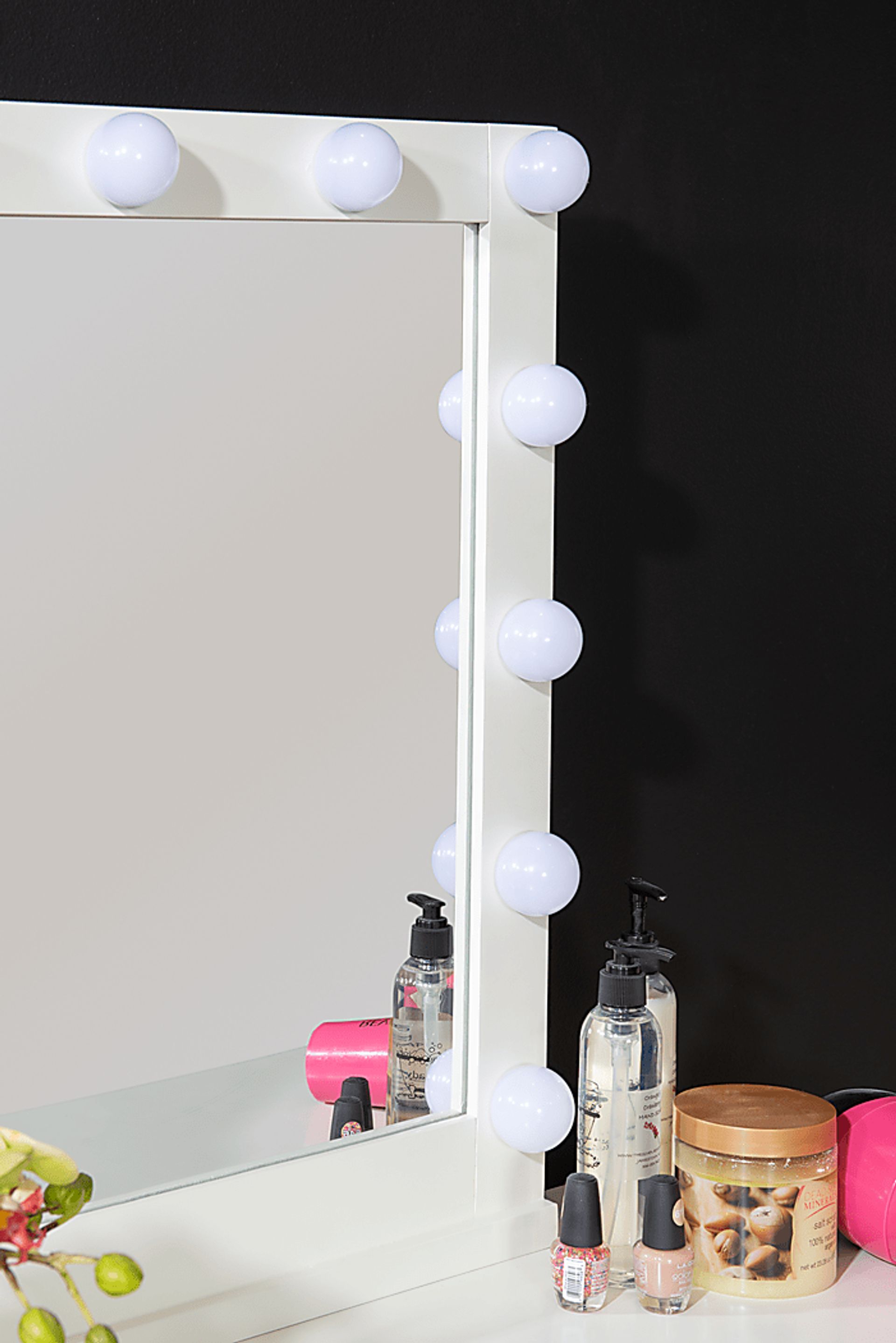 Roselem White Vanity Set - Image 6