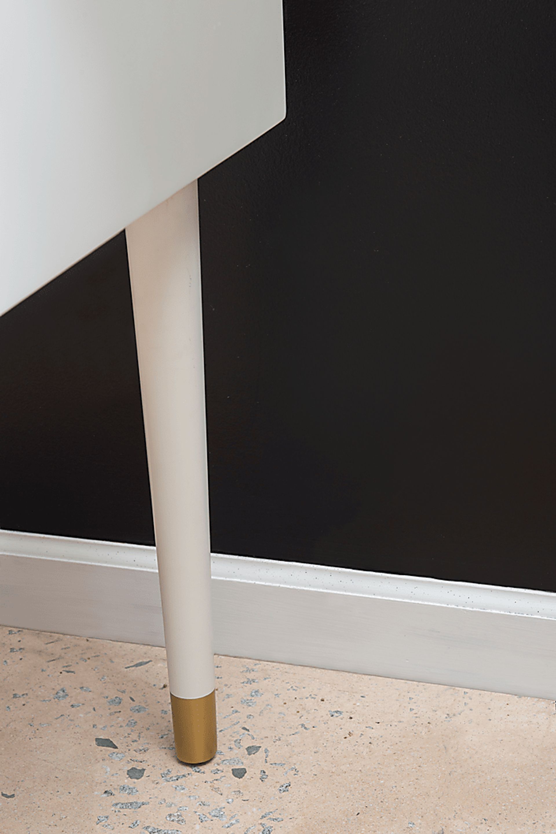 Roselem White Vanity Set - Image 8
