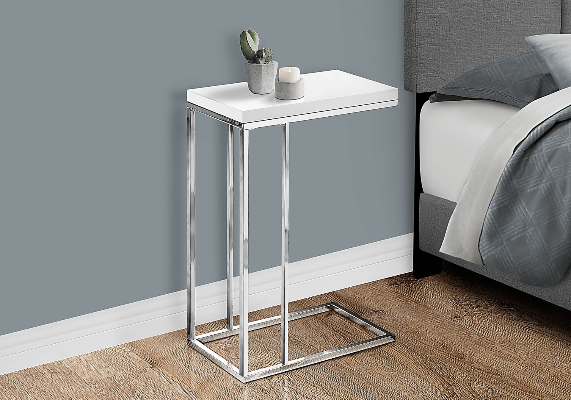 Russleo White Accent Table - Image 3