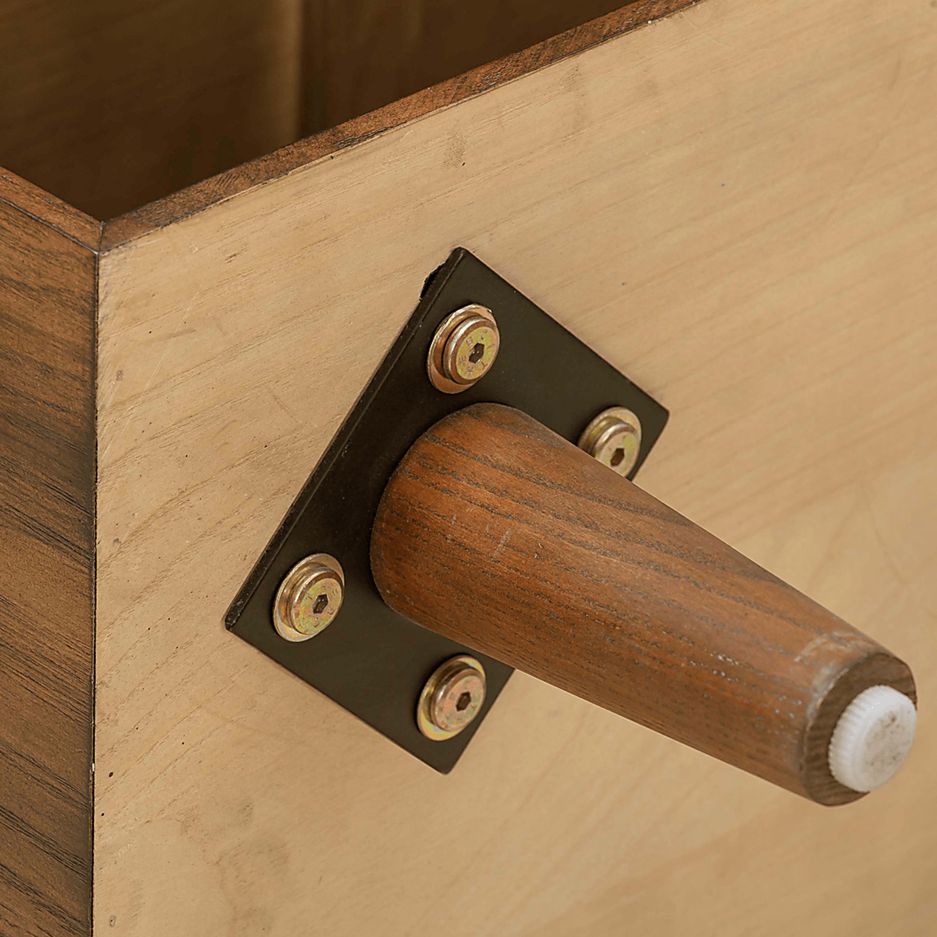 Ryunkin Brown Nightstand - Image 10