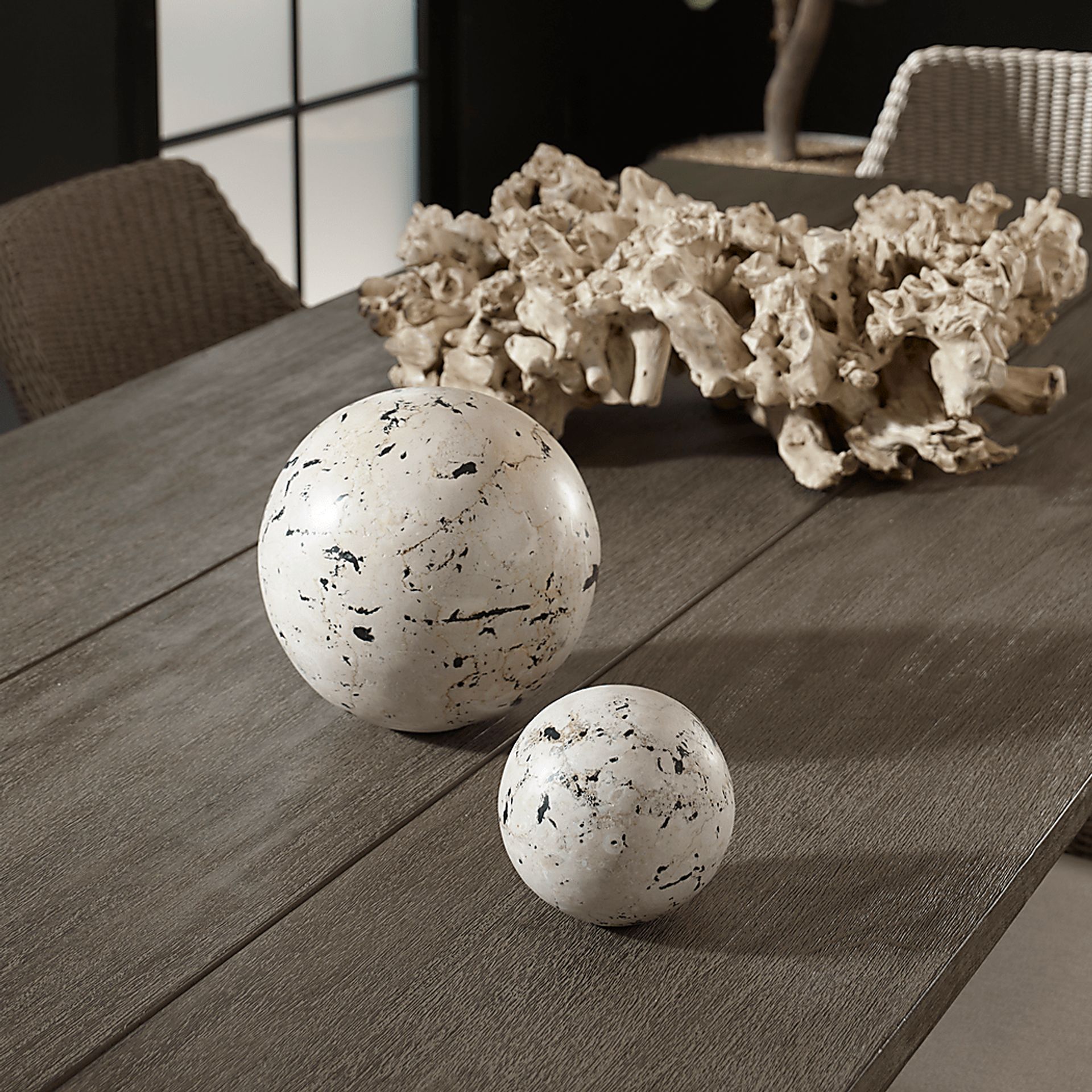 Saaldi White Indoor/Outdoor Sculpture, Set of 2 - Image 2