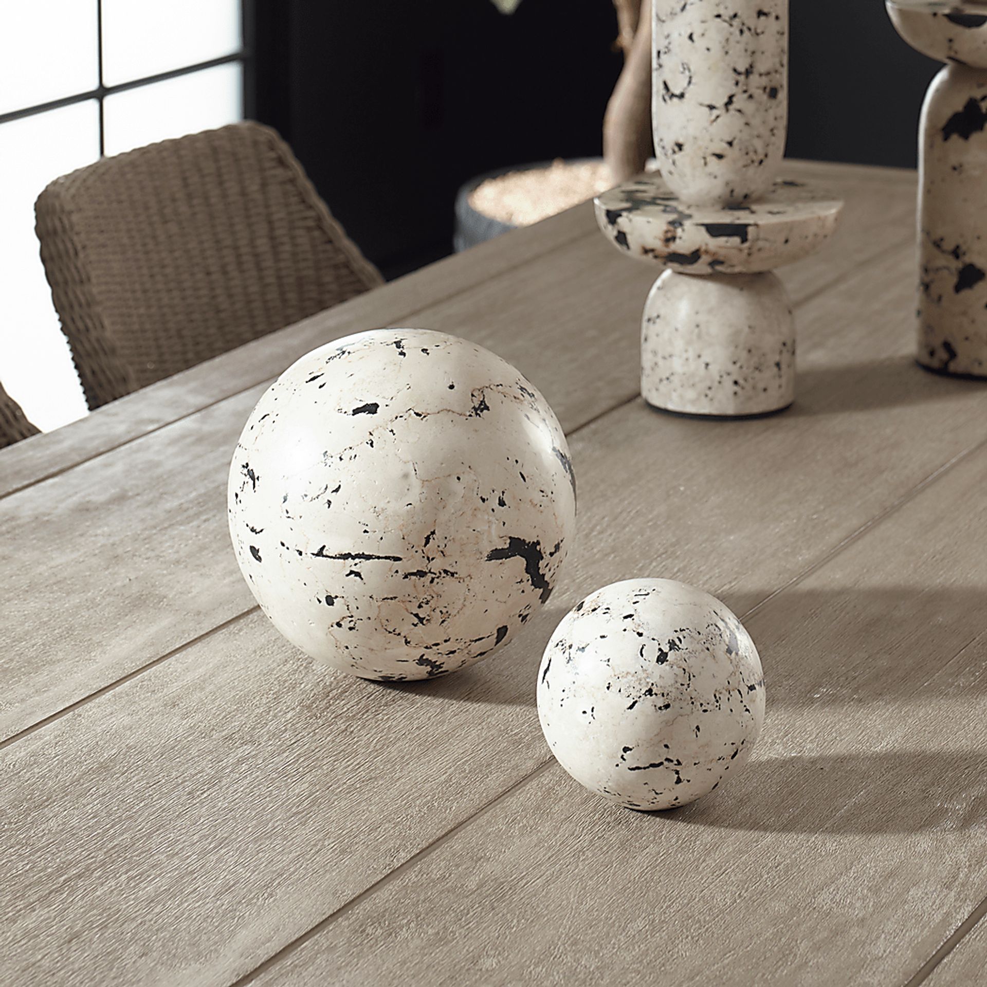 Saaldi White Indoor/Outdoor Sculpture, Set of 2 - Image 4