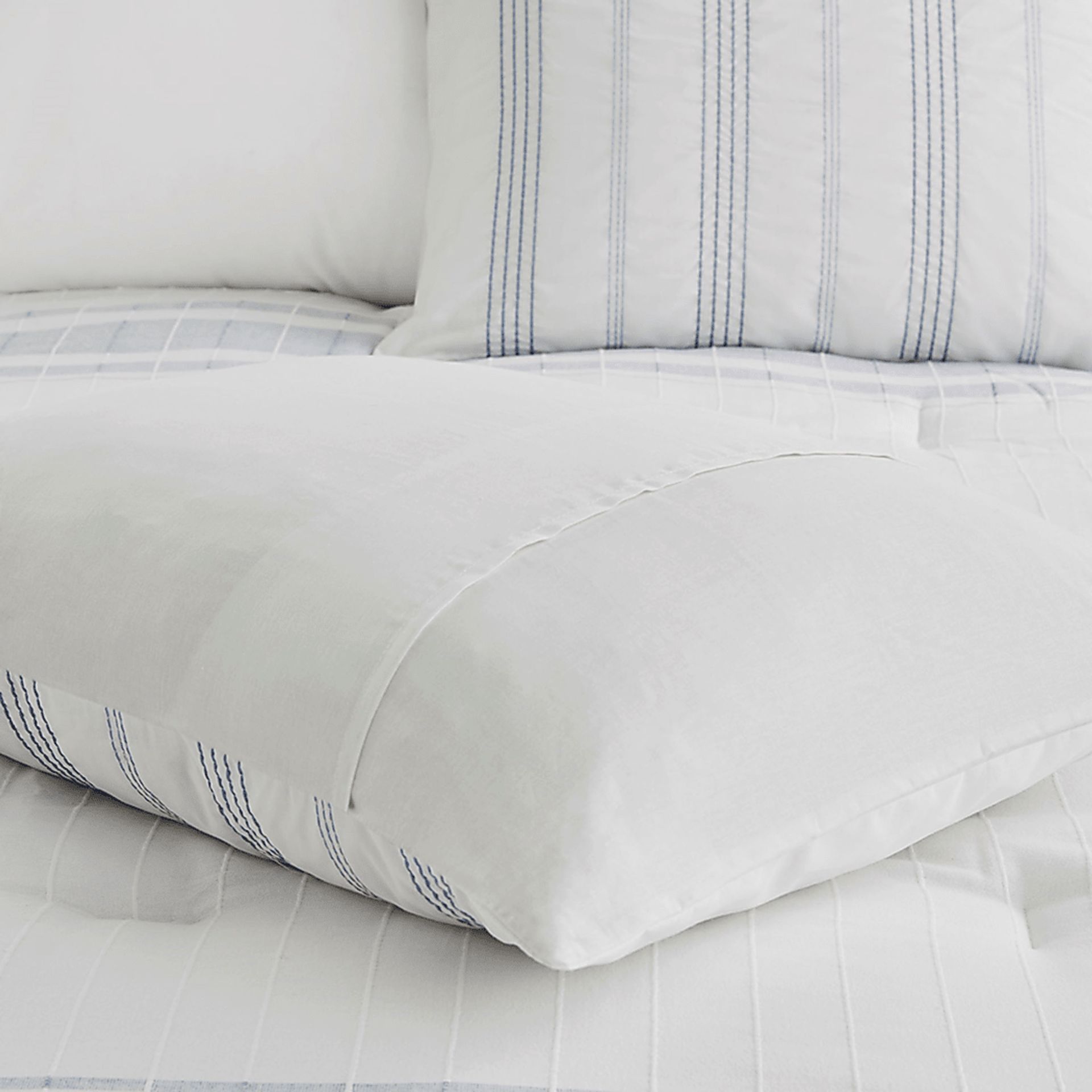 Saevi Blue 6 pc King Comforter Set - Image 13