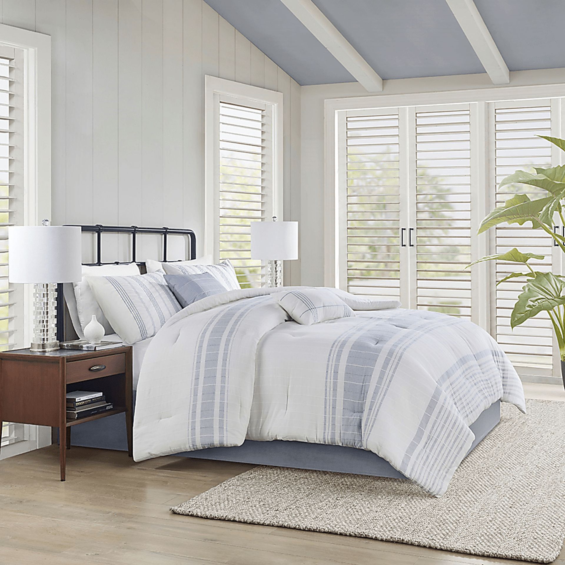 Saevi Blue 6 pc King Comforter Set - Image 4