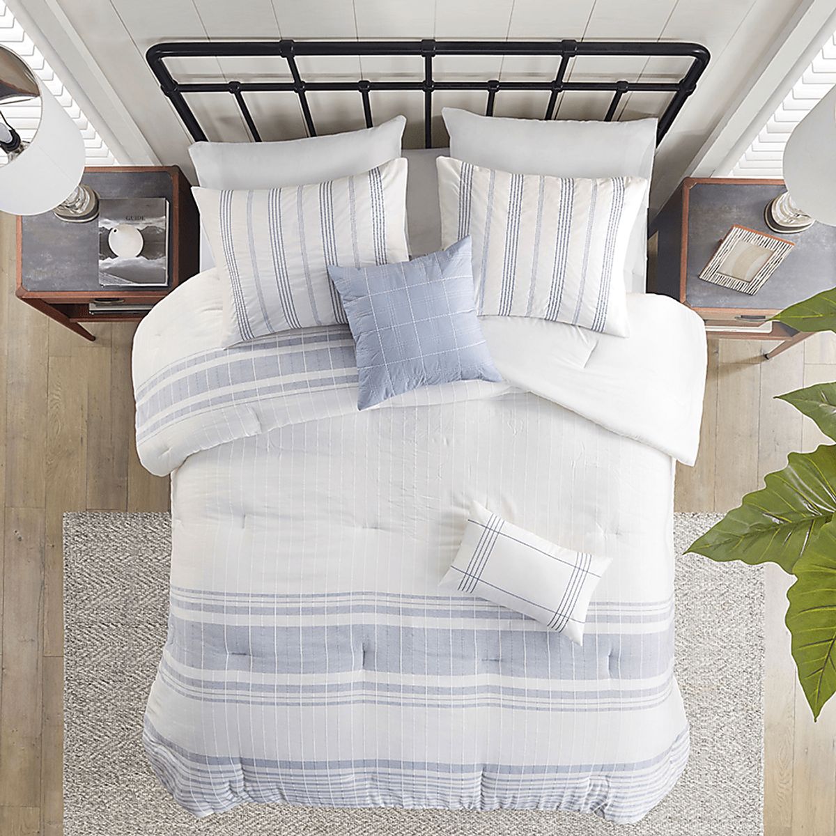 Saevi Blue 6 Pc Queen Comforter Set | Rooms to Go