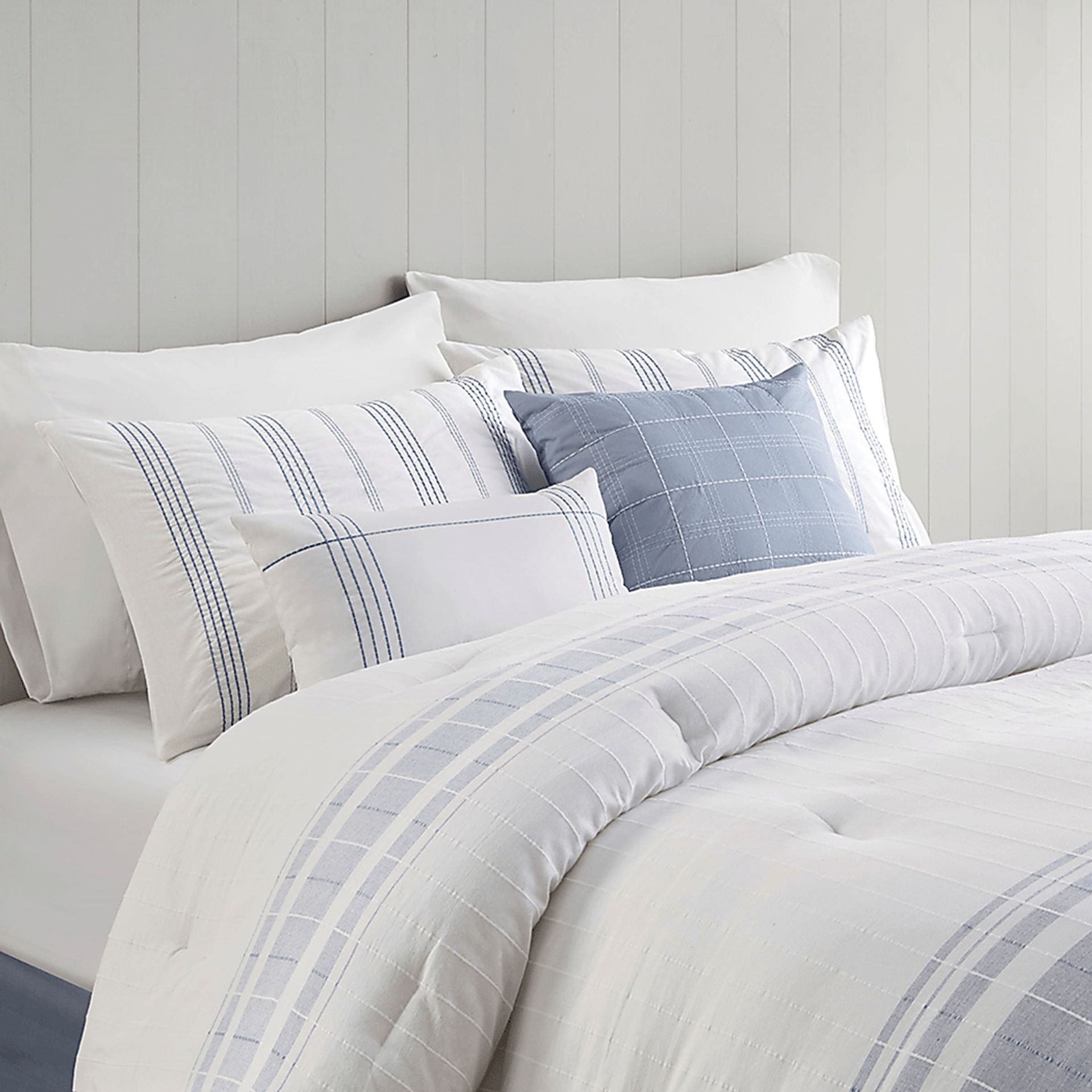 Saevi Blue 6 pc Queen Comforter Set - Image 7