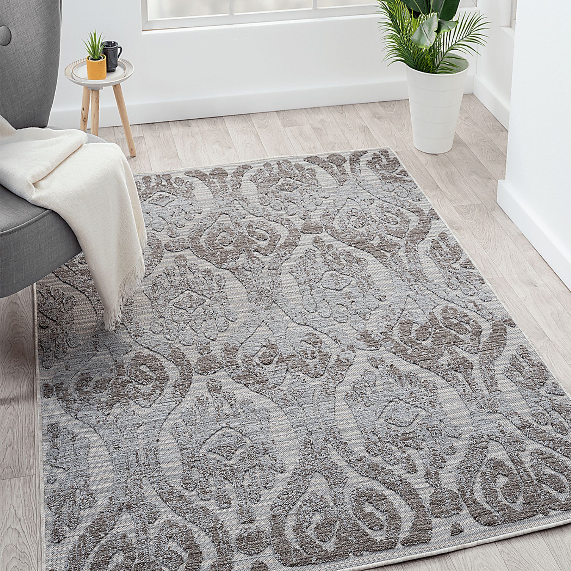 Sagaruti Blue/Gray 5' x 7' Indoor/Outdoor Rug - Image 3