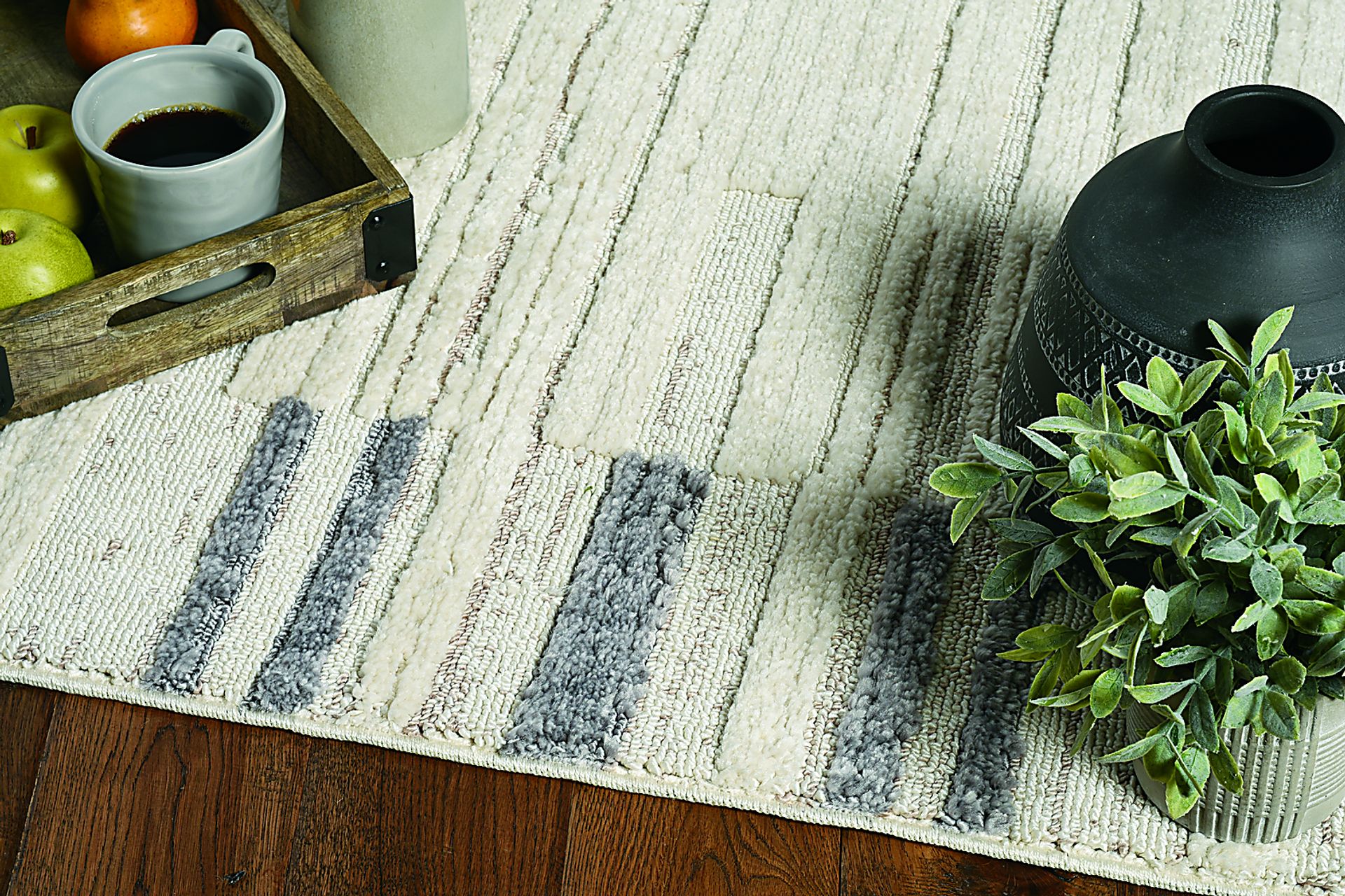 Salissea Gray 5'3 x 7'7 Rug - Image 2