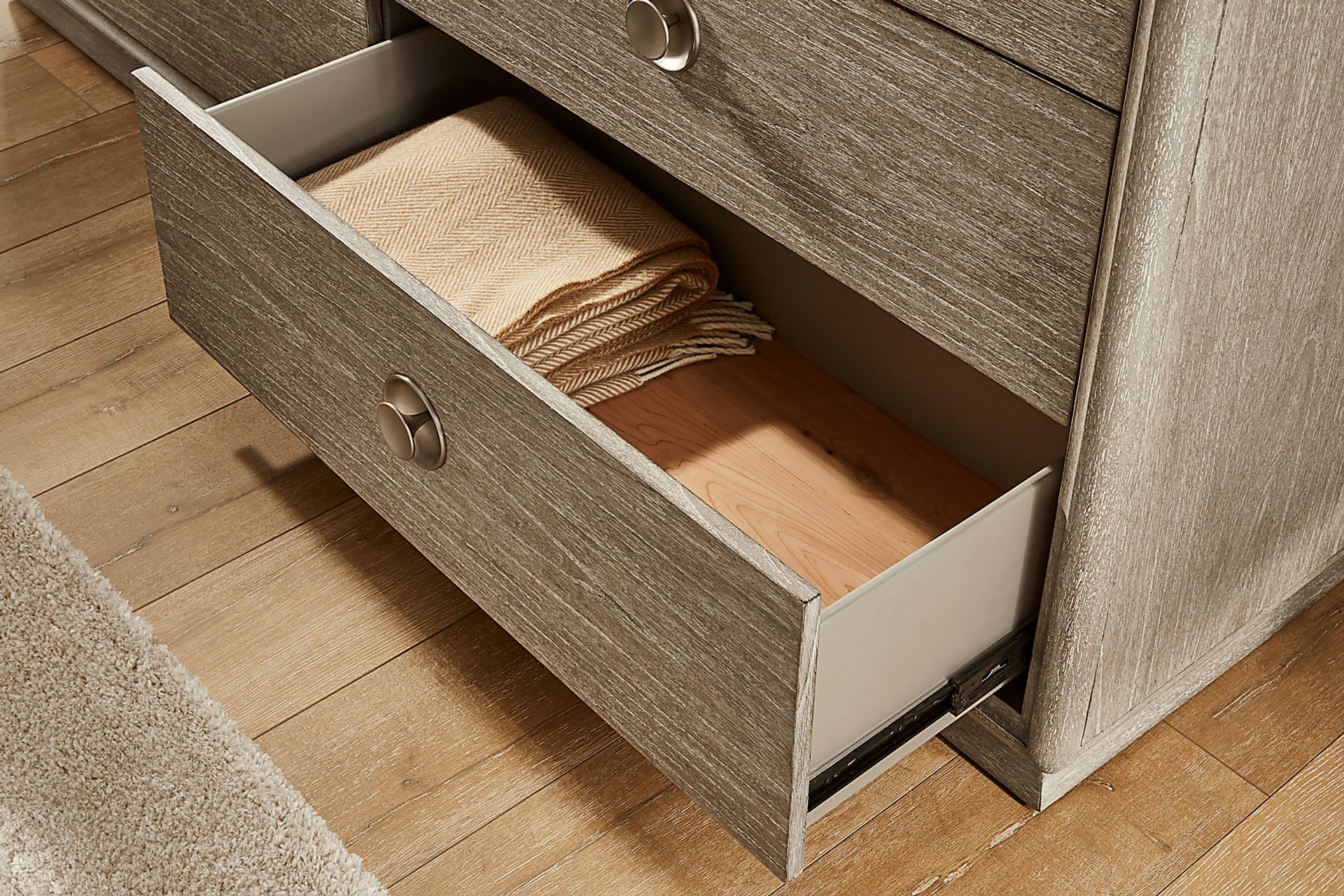 Santa Clarita Light Gray 7 Pc Queen Panel Bedroom - Image 7