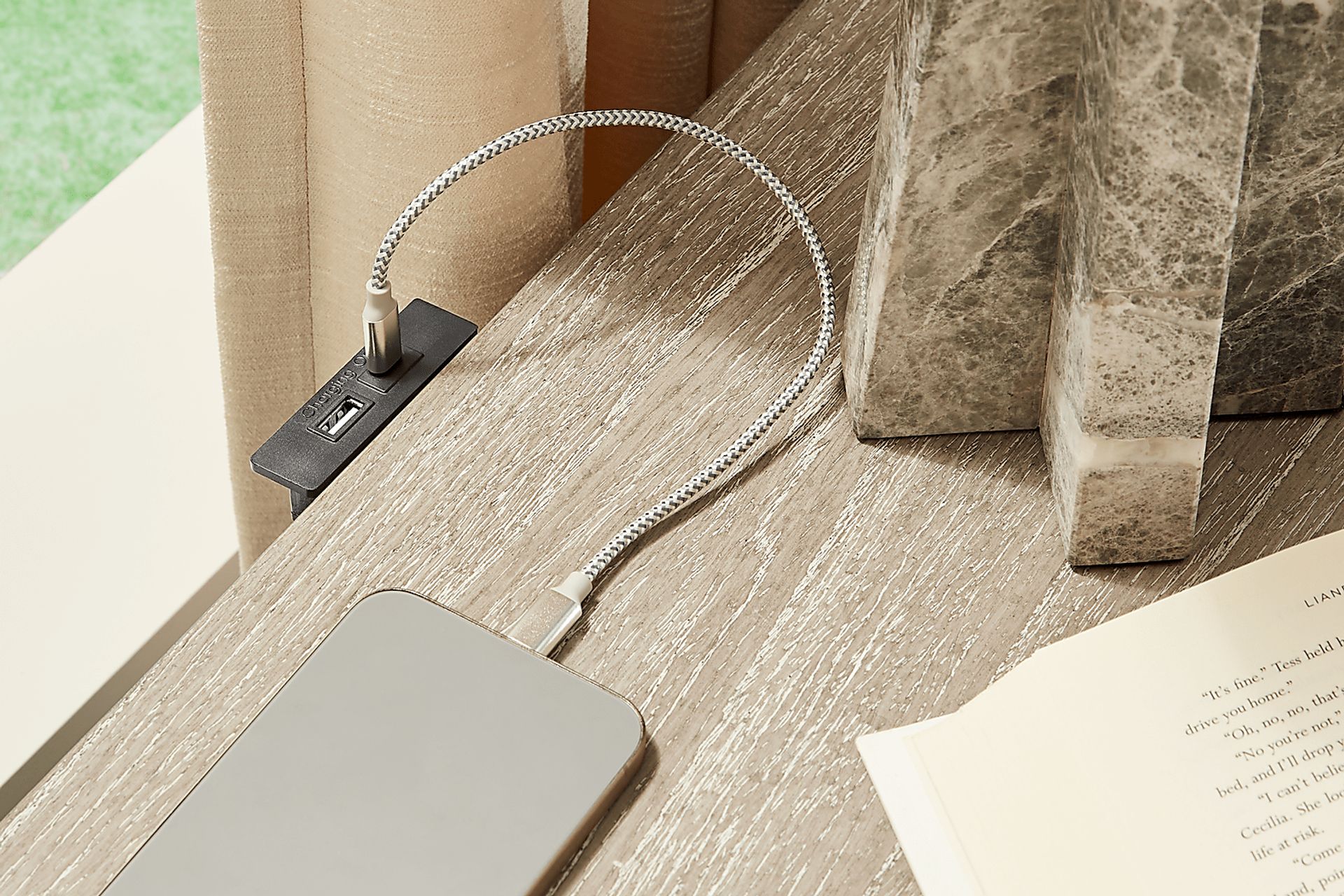 Santa Clarita Light Gray 7 Pc Queen Upholstered Bedroom - Image 9