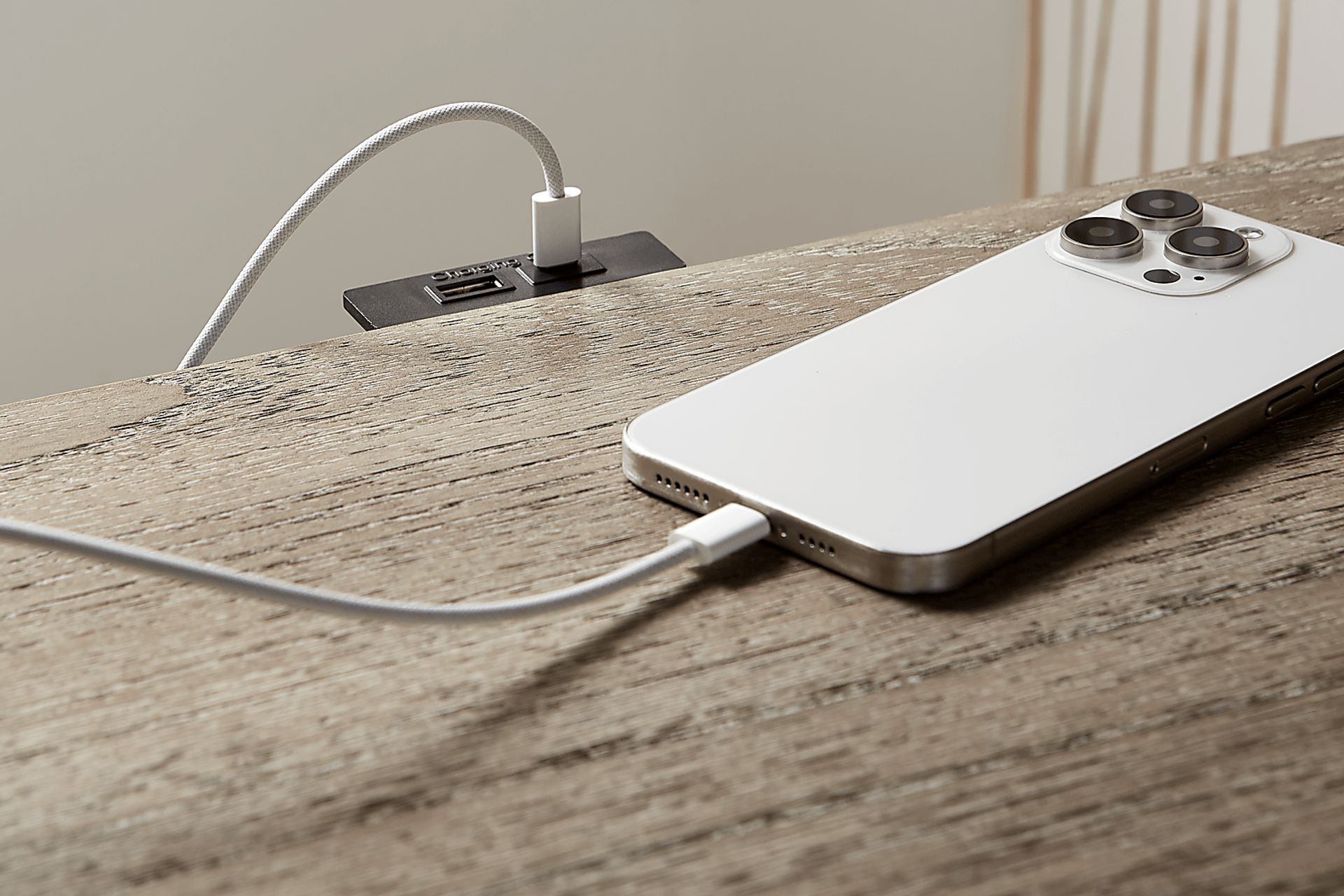 Santa Clarita Light Gray 5 Pc King Panel Bedroom - Image 7