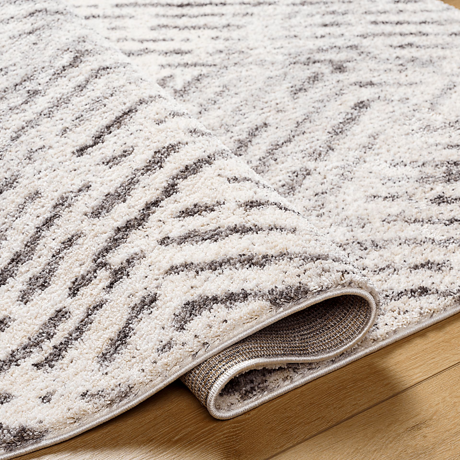 Saraf Light Gray 5'3 x 7' Area Rug - Image 4