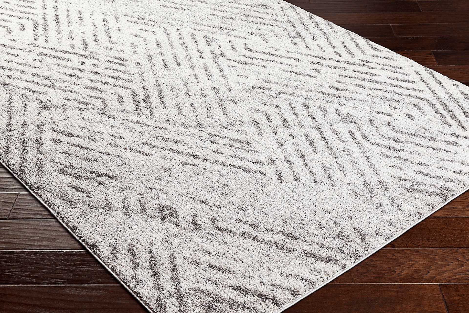Saraf Light Gray 5'3 x 7' Area Rug - Image 6