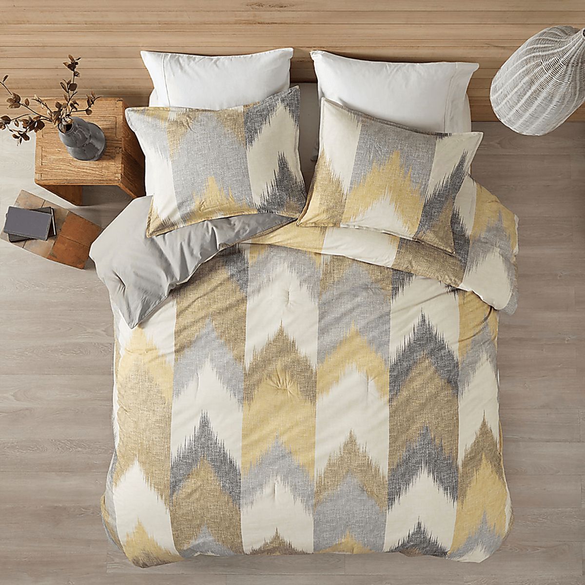 Saraia Yellow 3 Pc King Comforter Set | Rooms To Go