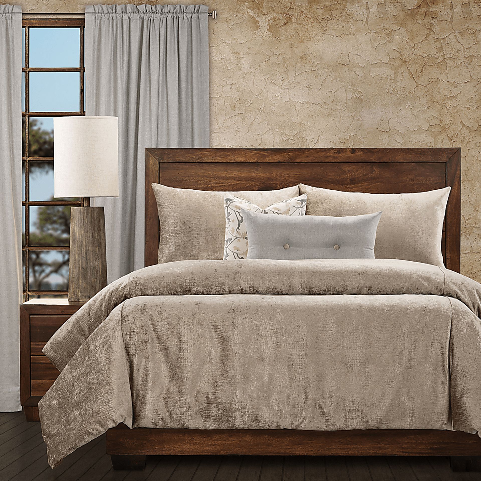 Sarakay Bronze 6pc King Duvet Cover Set - Image 1