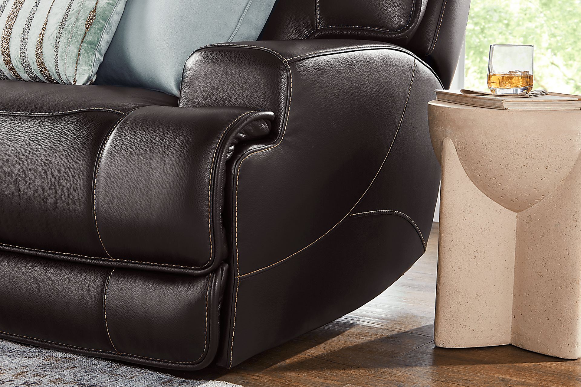 Scarborough Black Leather 5 Pc Dual Power Reclining Living Room - Image 11