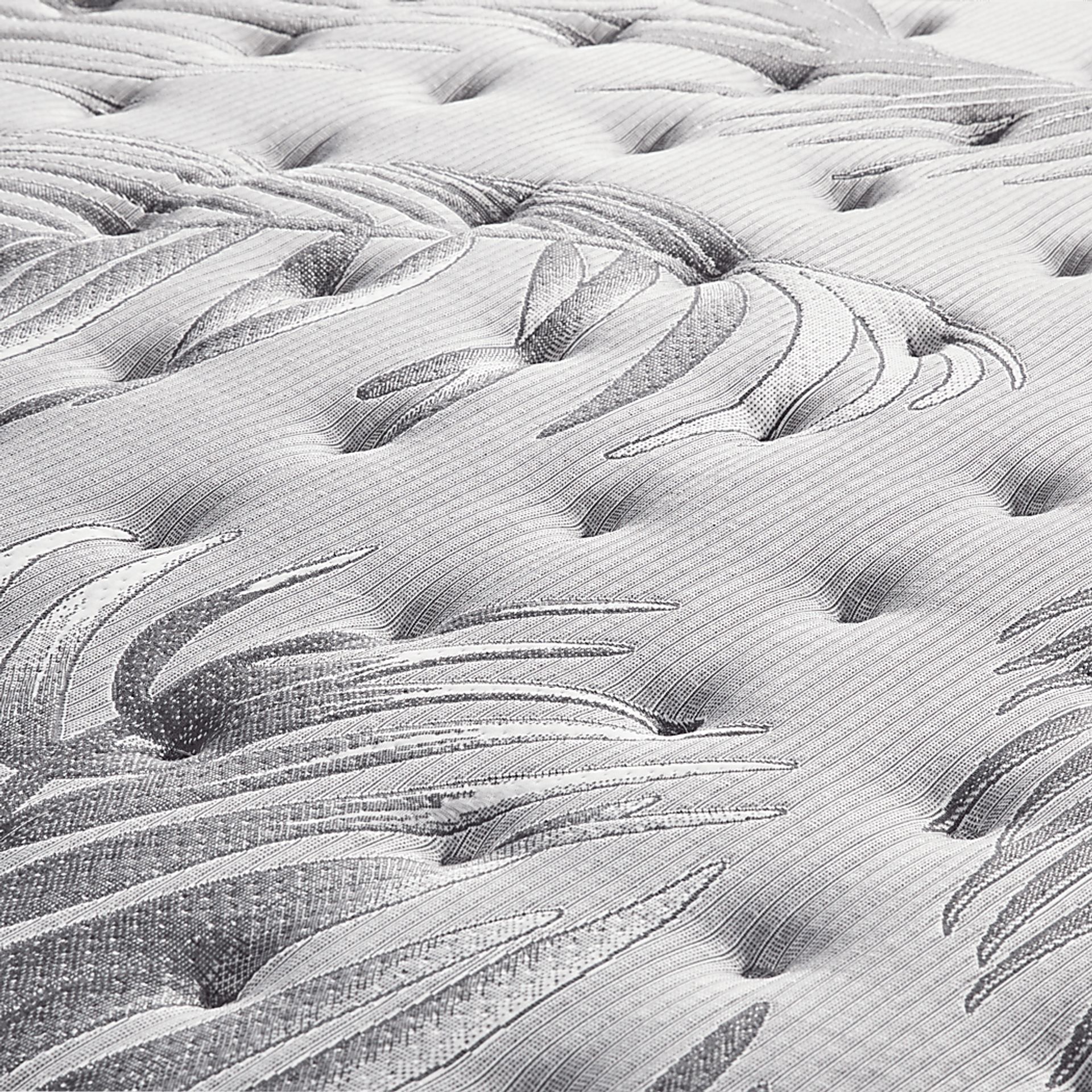 Sealy Posturepedic Plus Lockfield Queen Mattress - Image 3