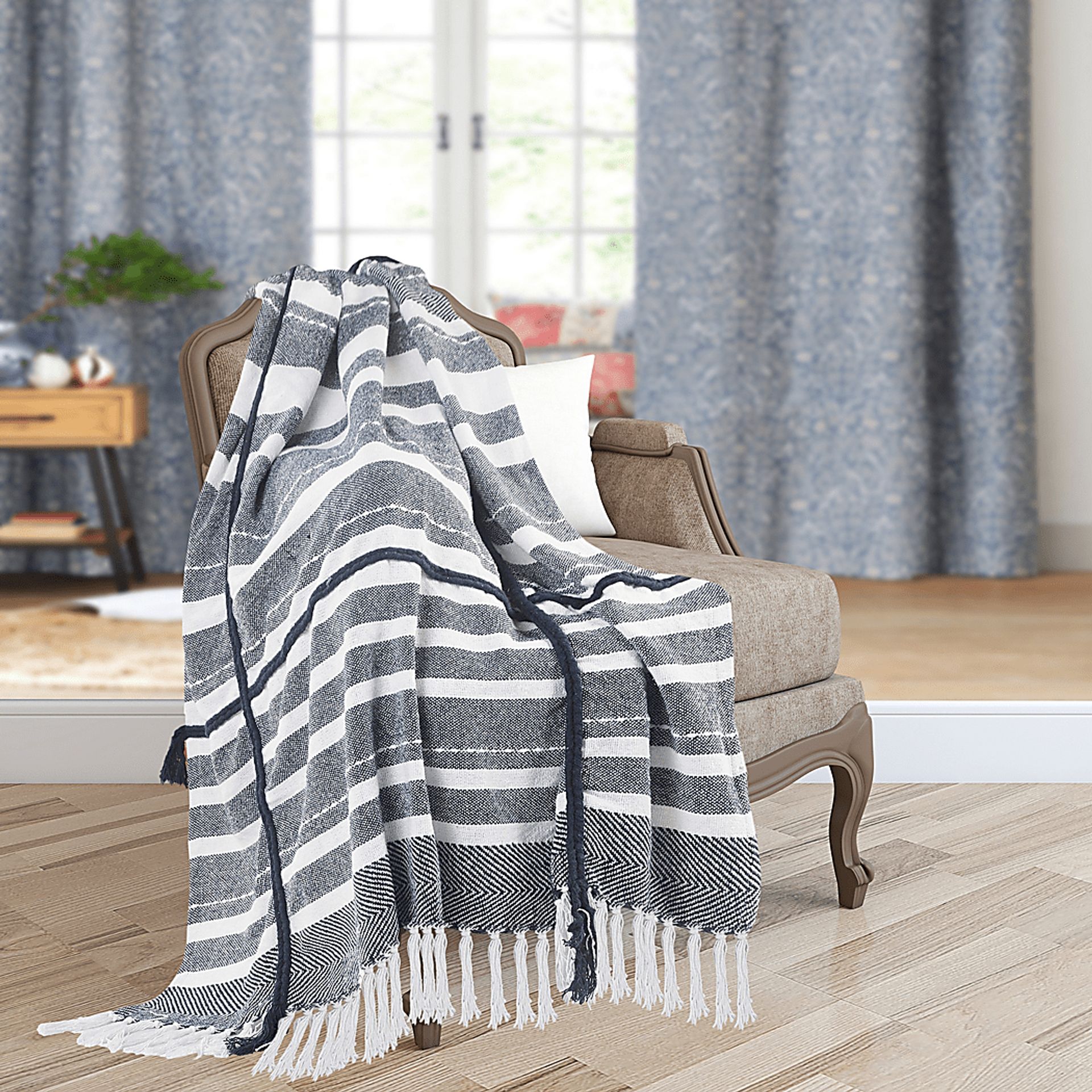Sedgeswell Blue Throw Blanket - Image 9
