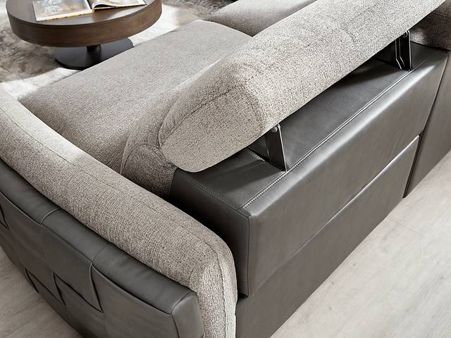 Seneca Falls Gray 9 Pc Dual Power Reclining Sectional Living Room - Thumbnail - Image 4