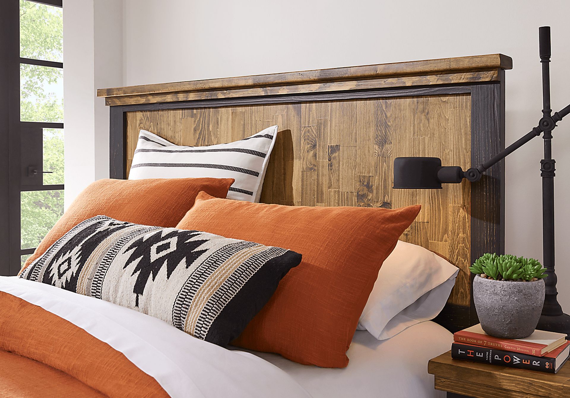 Settrick Tan 8 Pc King Panel Bedroom - Image 3