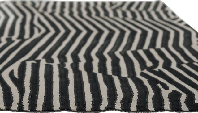 Shadow Black 3'11 x 5'7 Rug - Thumbnail - Image 8