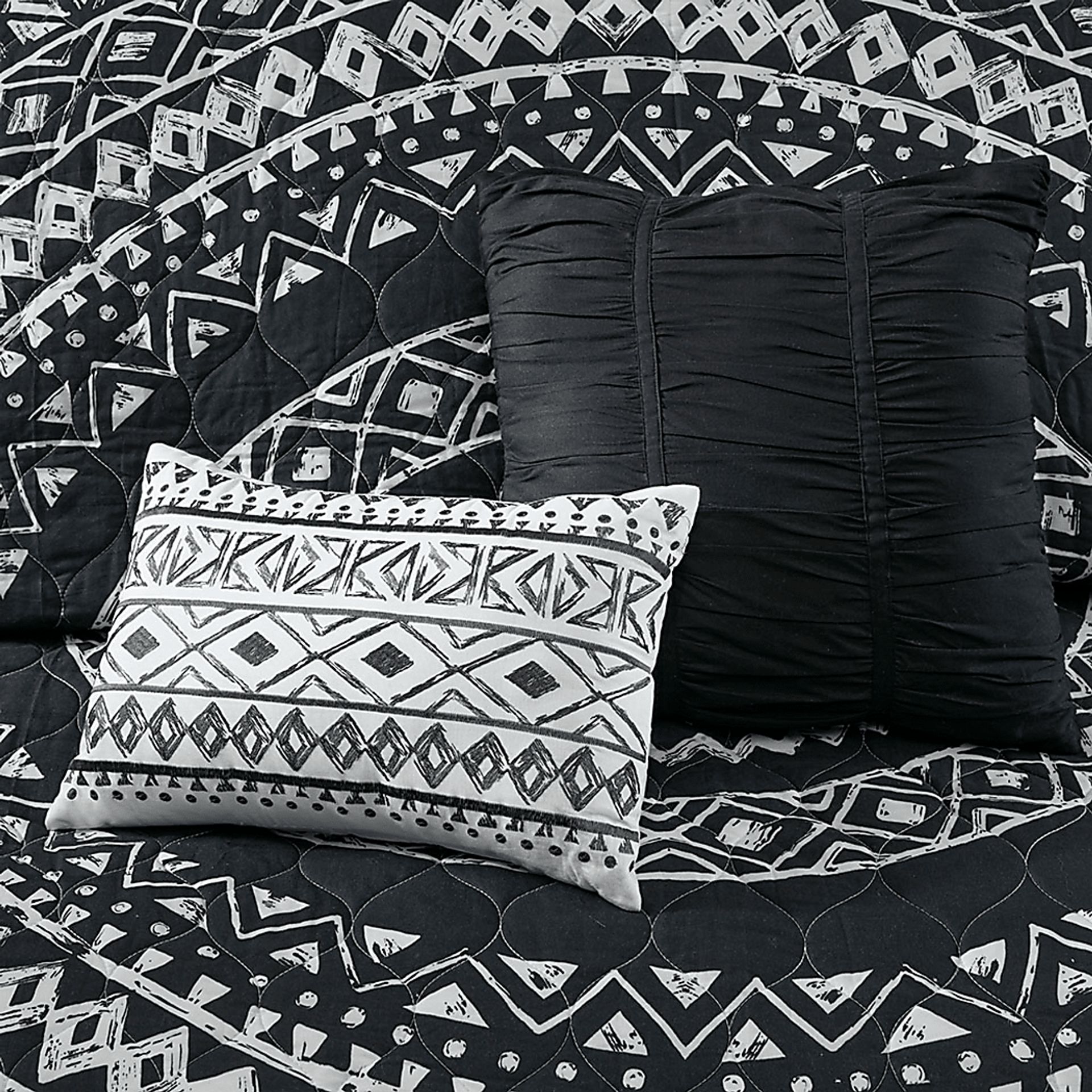 Shamilar Black 7 Pc Full/Queen Coverlet Set - Image 5