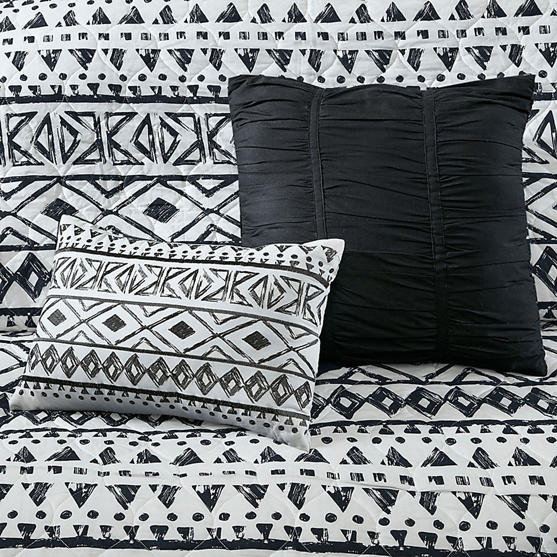 Shamilar Black 7 Pc Full/Queen Coverlet Set - Image 6