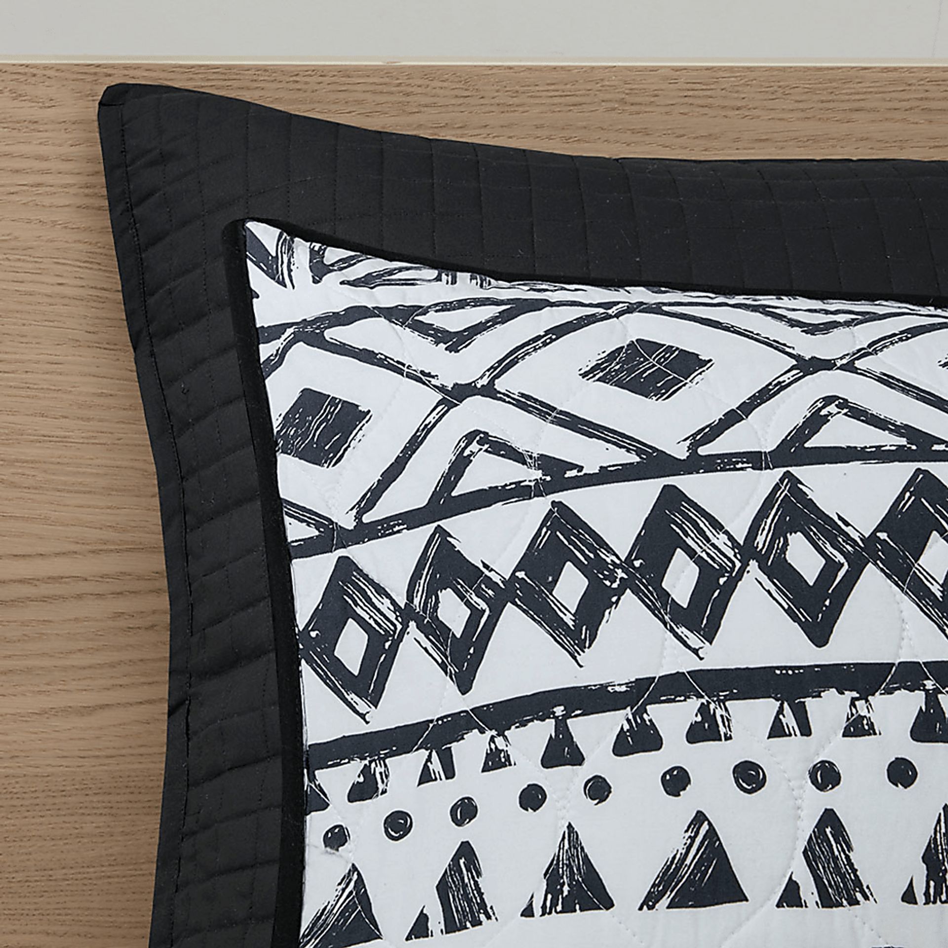 Shamilar Black 7 Pc Full/Queen Coverlet Set - Image 7