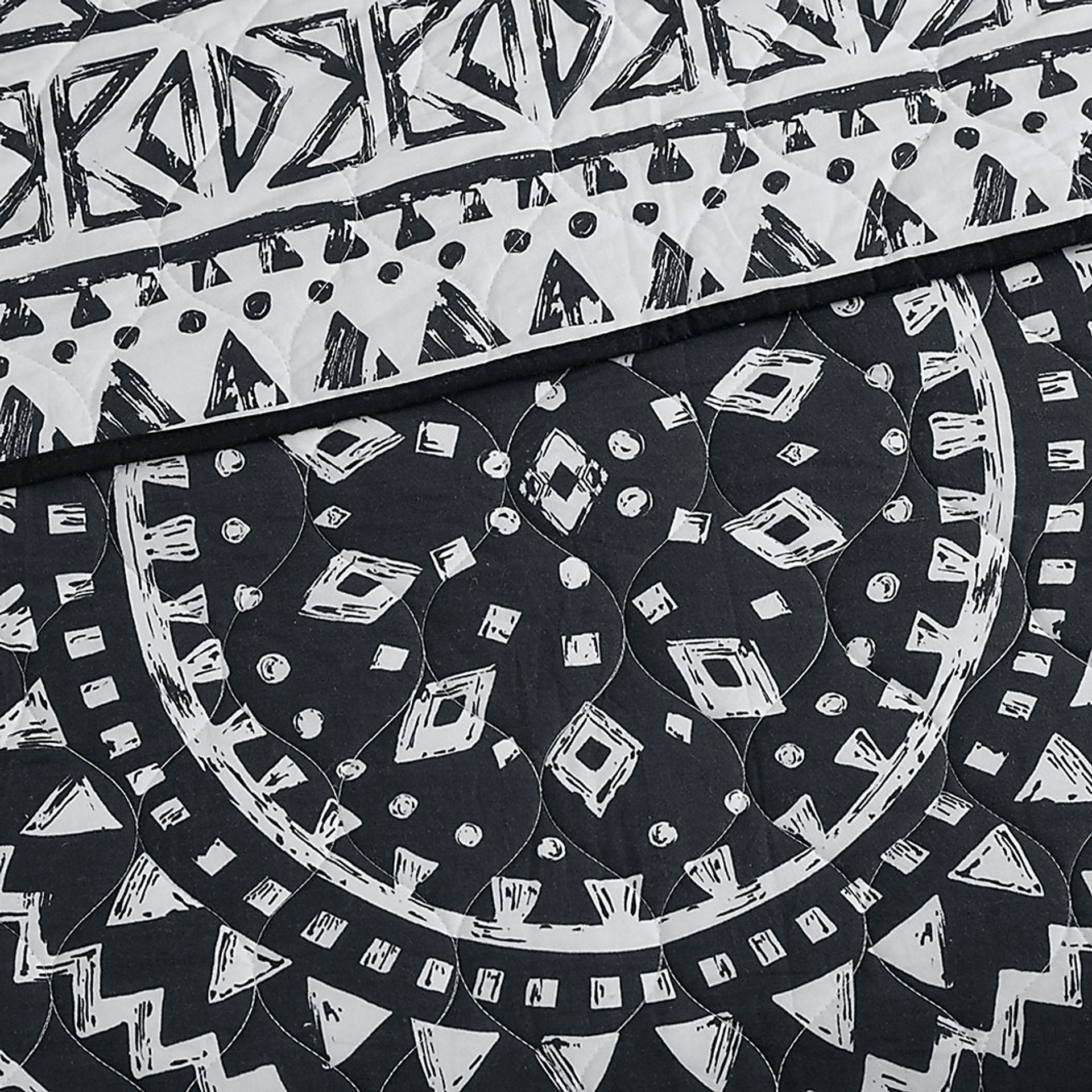 Shamilar Black 7 Pc Full/Queen Coverlet Set - Image 9