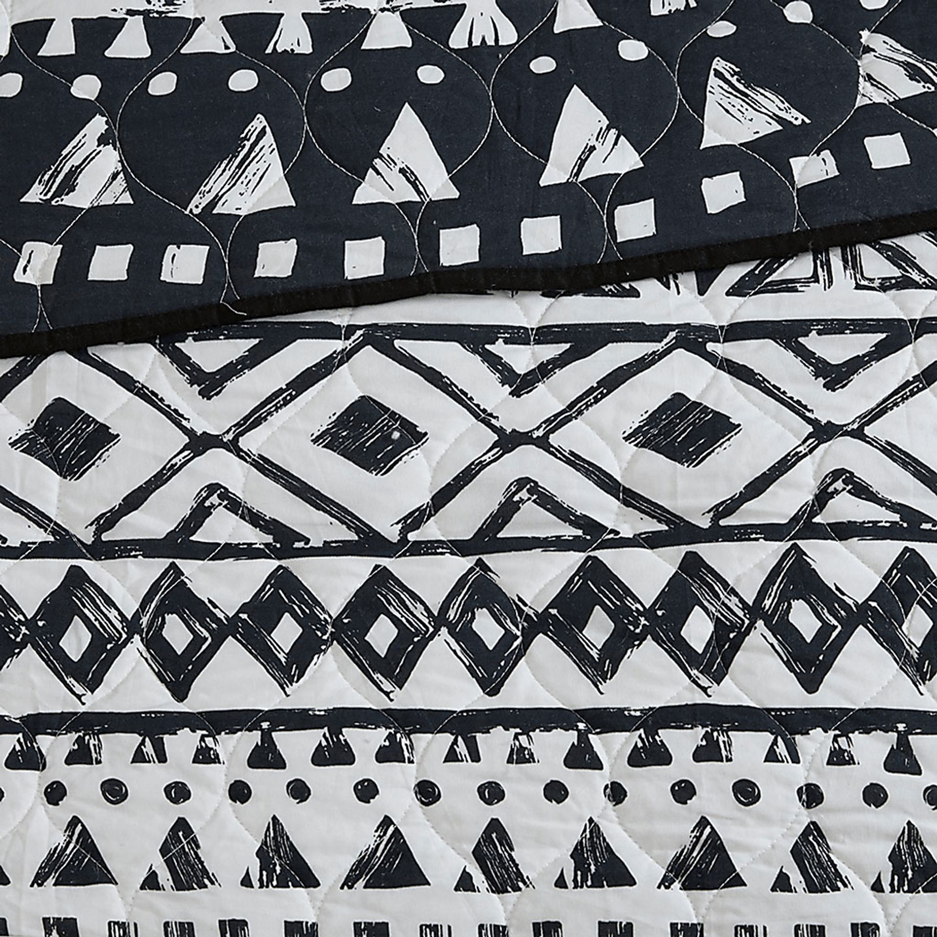 Shamilar Black 7 Pc Full/Queen Coverlet Set - Image 10