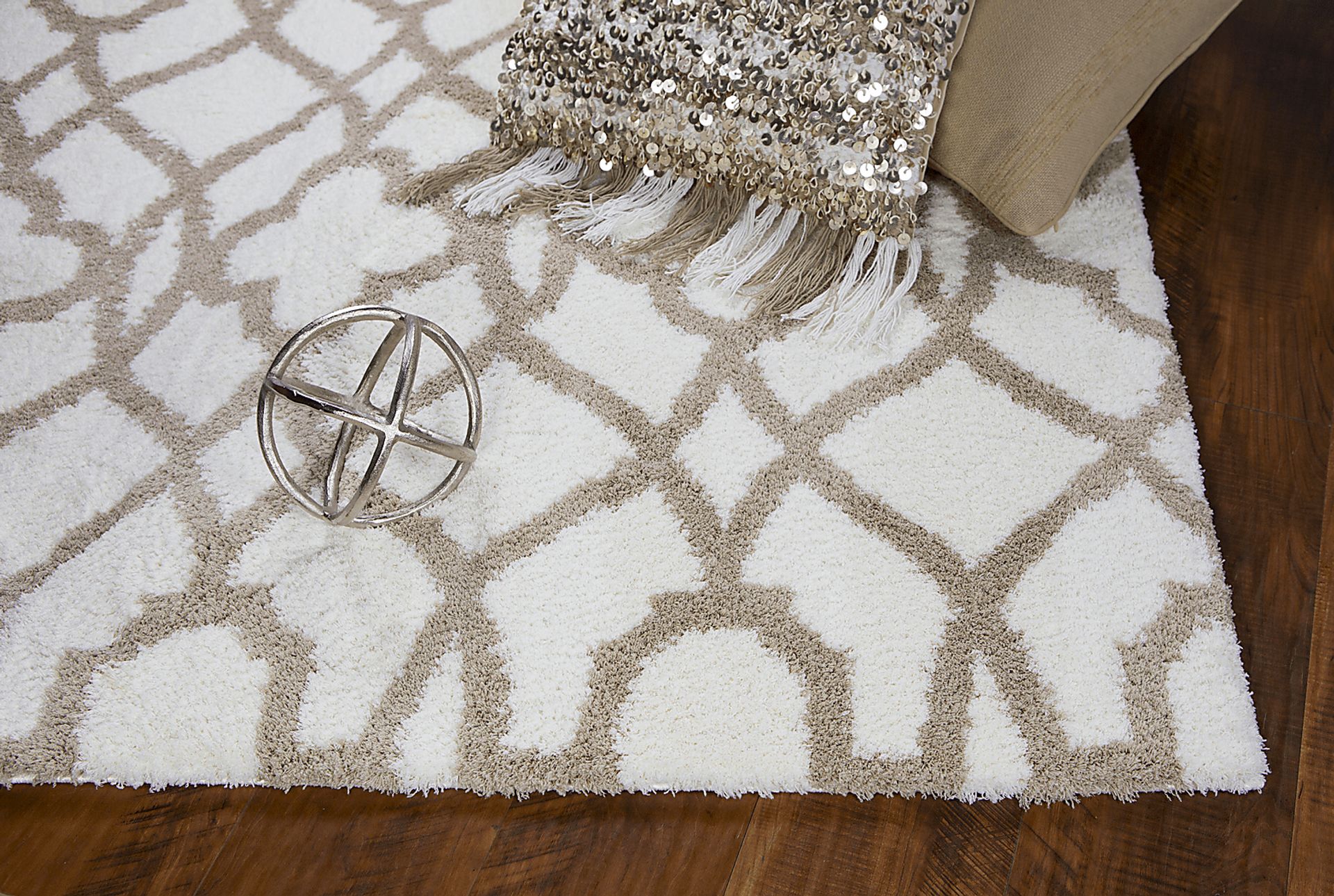 Shelnola Ivory/Beige 7'10 x 10'6 Rug - Image 3