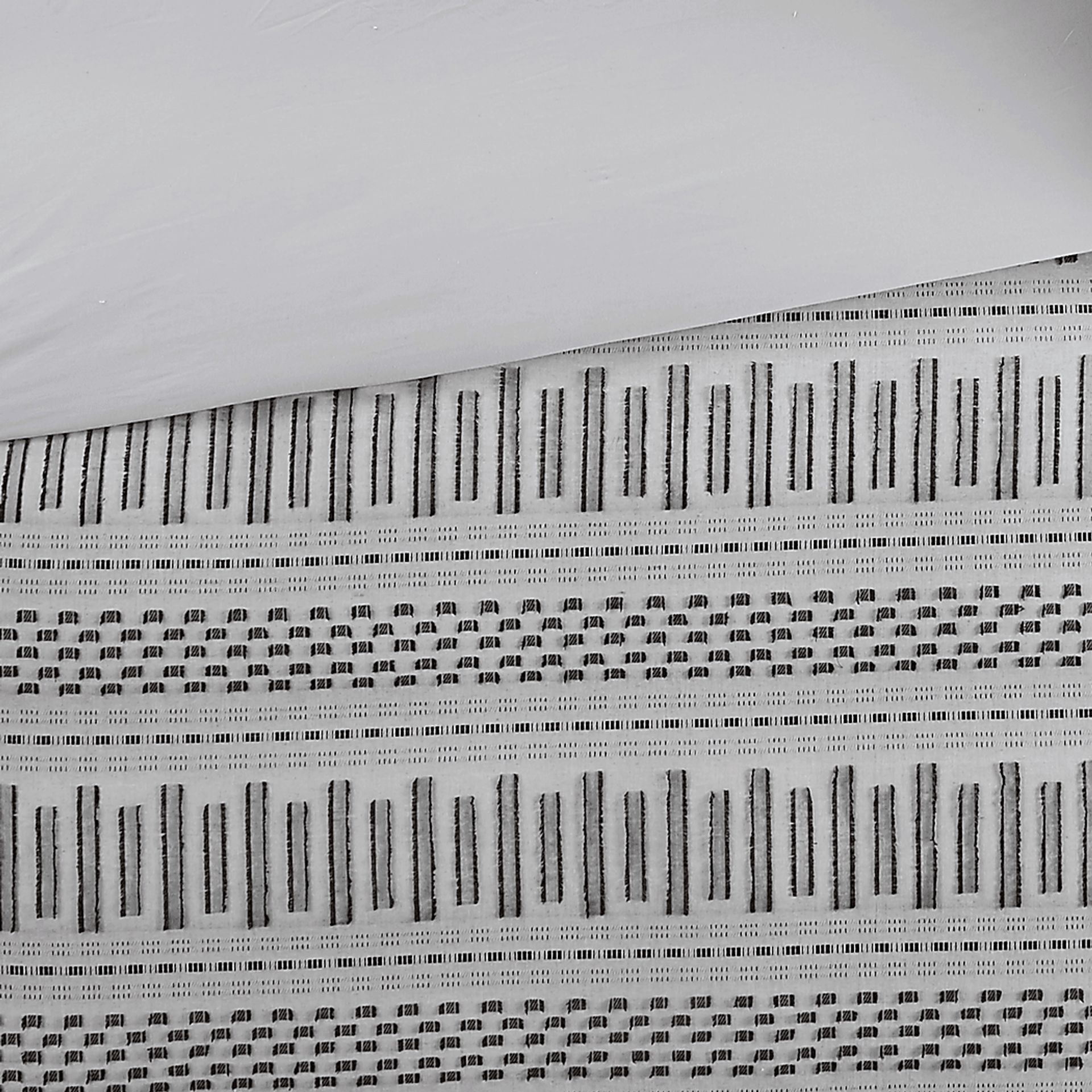 Shrader Gray 3 Pc King/California Comforter Set - Image 5