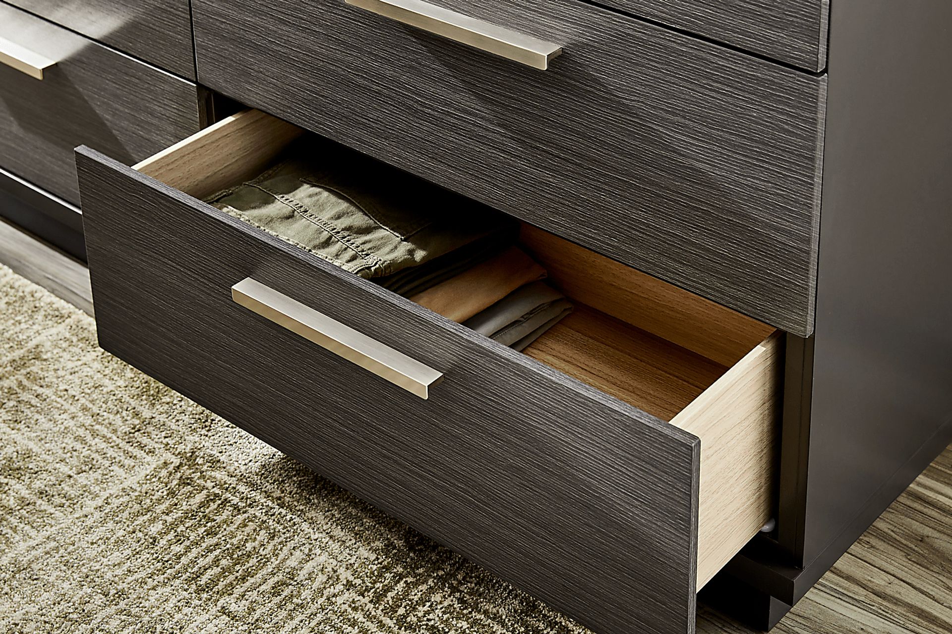 Silverchase Dark Brown 5 Pc Queen Panel Bedroom - Image 8