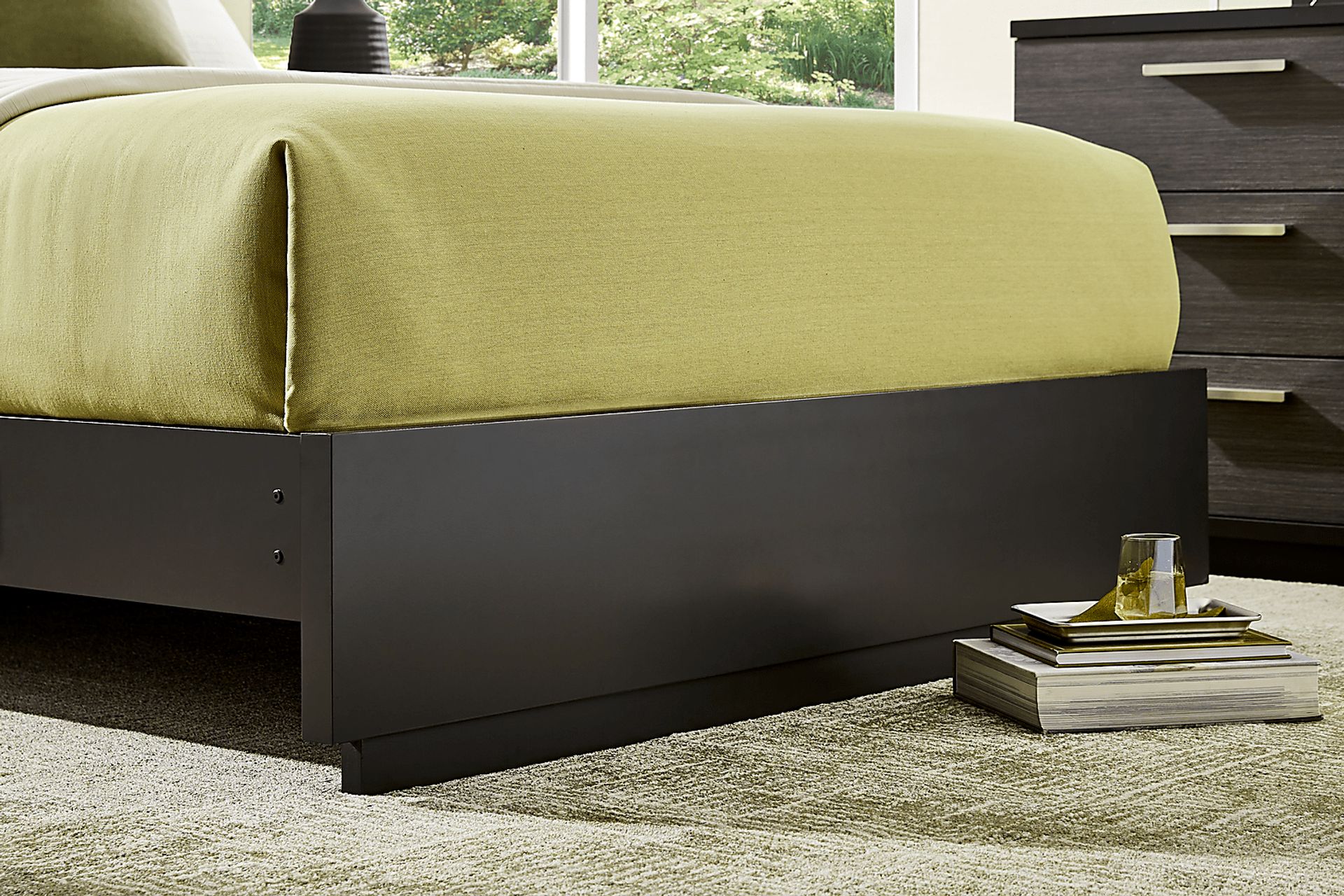 Silverchase Dark Brown Queen Panel Bed - Image 3