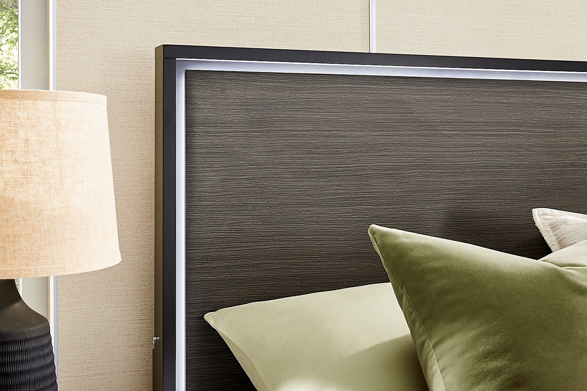 Silverchase Dark Brown Queen Panel Bed - Image 4