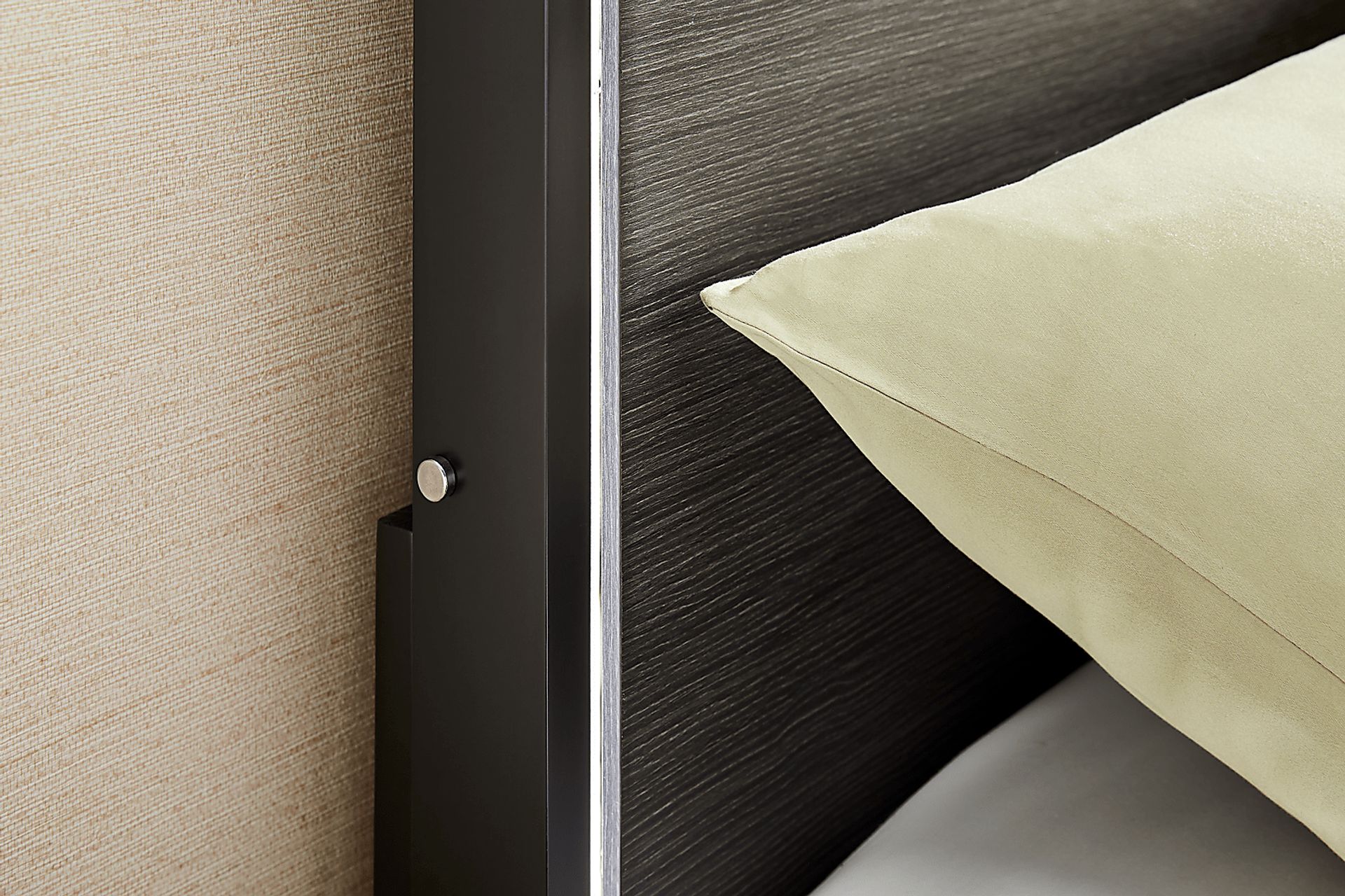 Silverchase Dark Brown Queen Panel Bed - Image 5