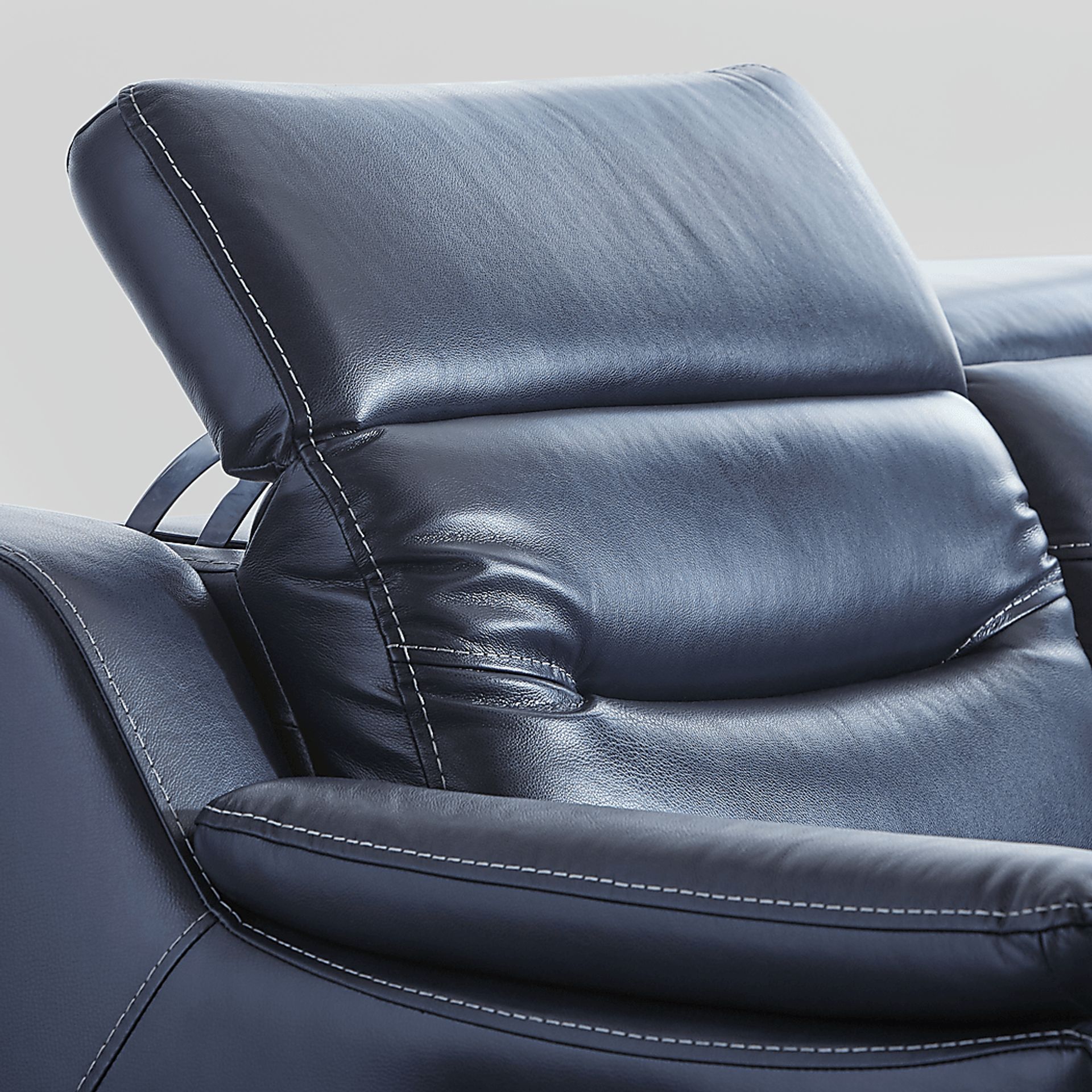 Gallia Way Navy Leather 5 Pc Dual Power Reclining Sectional - Image 3