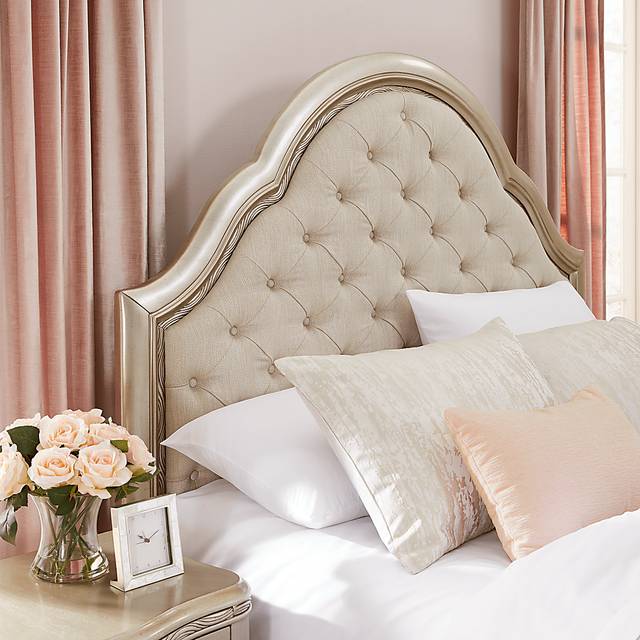 La Reina Silver 3 Pc King Upholstered Bed - Thumbnail - Image 2