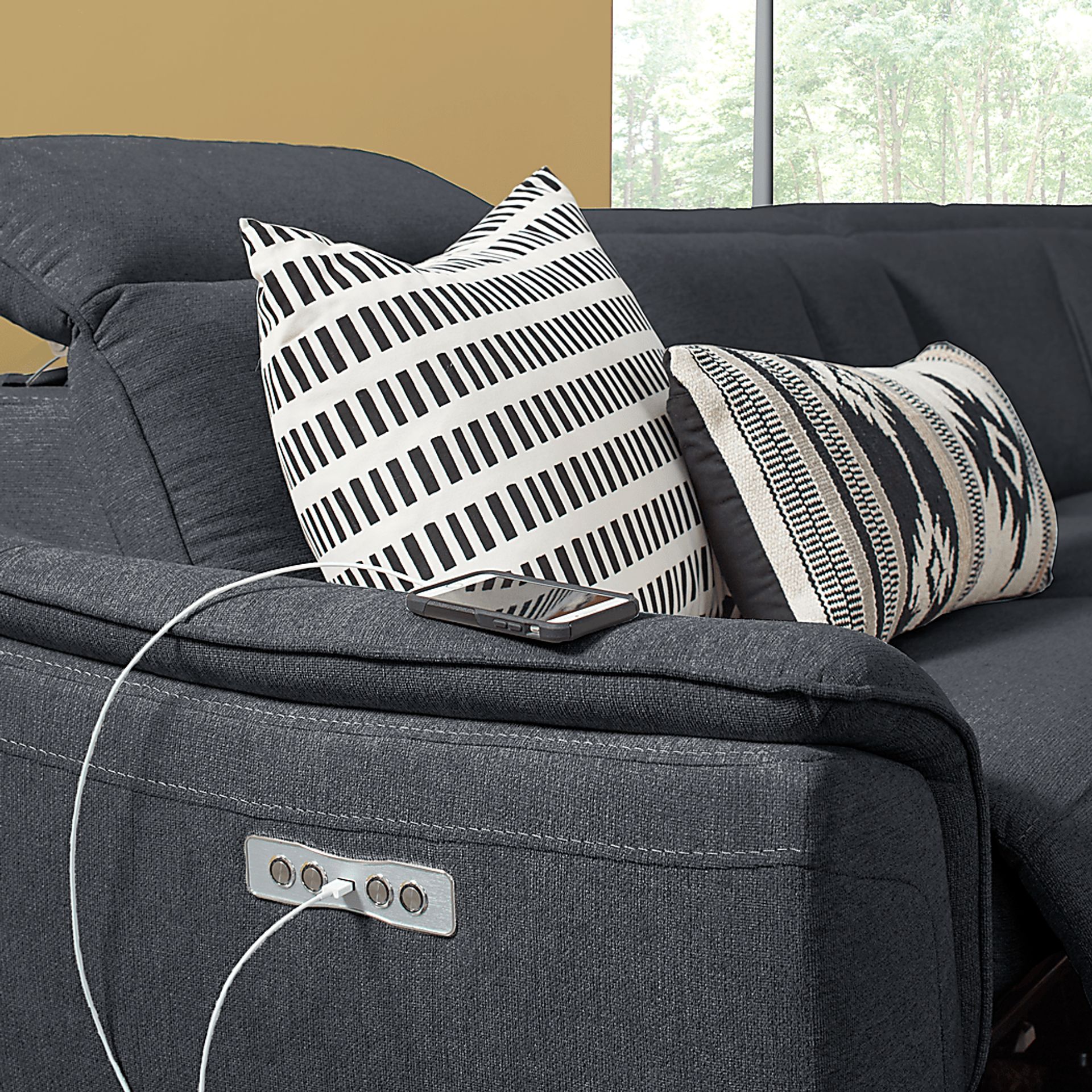Turano Midnight 6 Pc Dual Power Reclining Sectional - Image 6