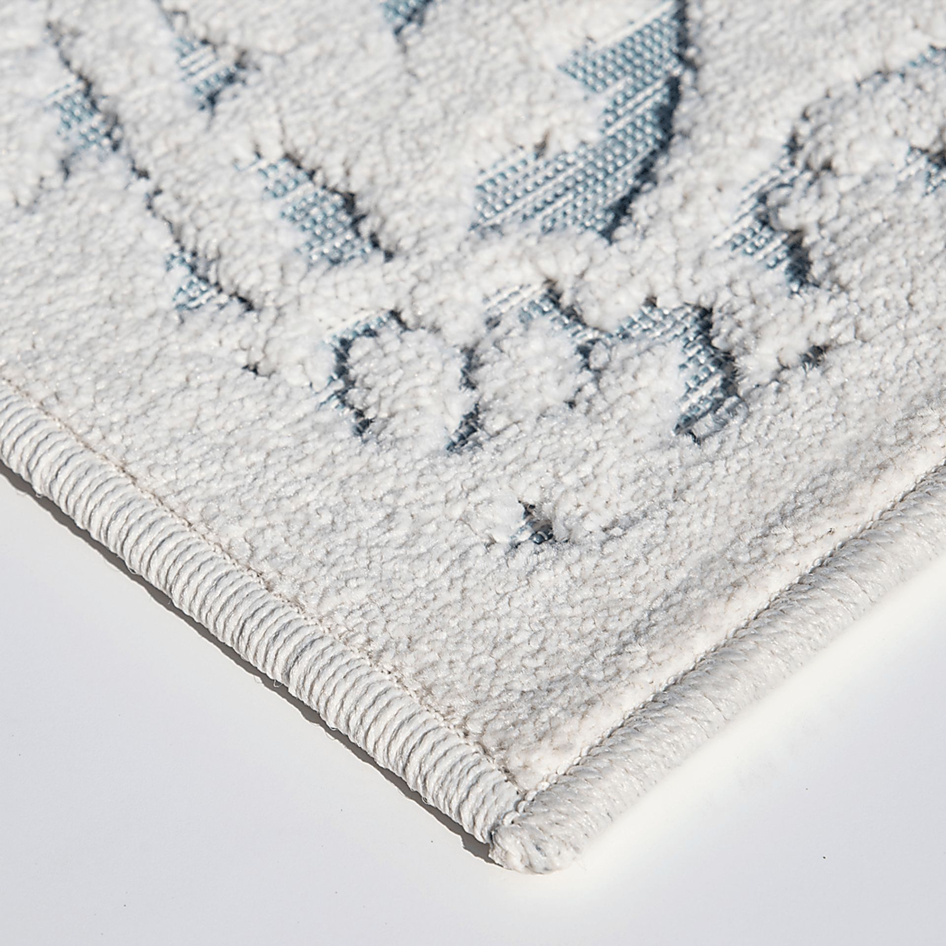 Sohio White 5'2 x 7'6 Rug - Image 4