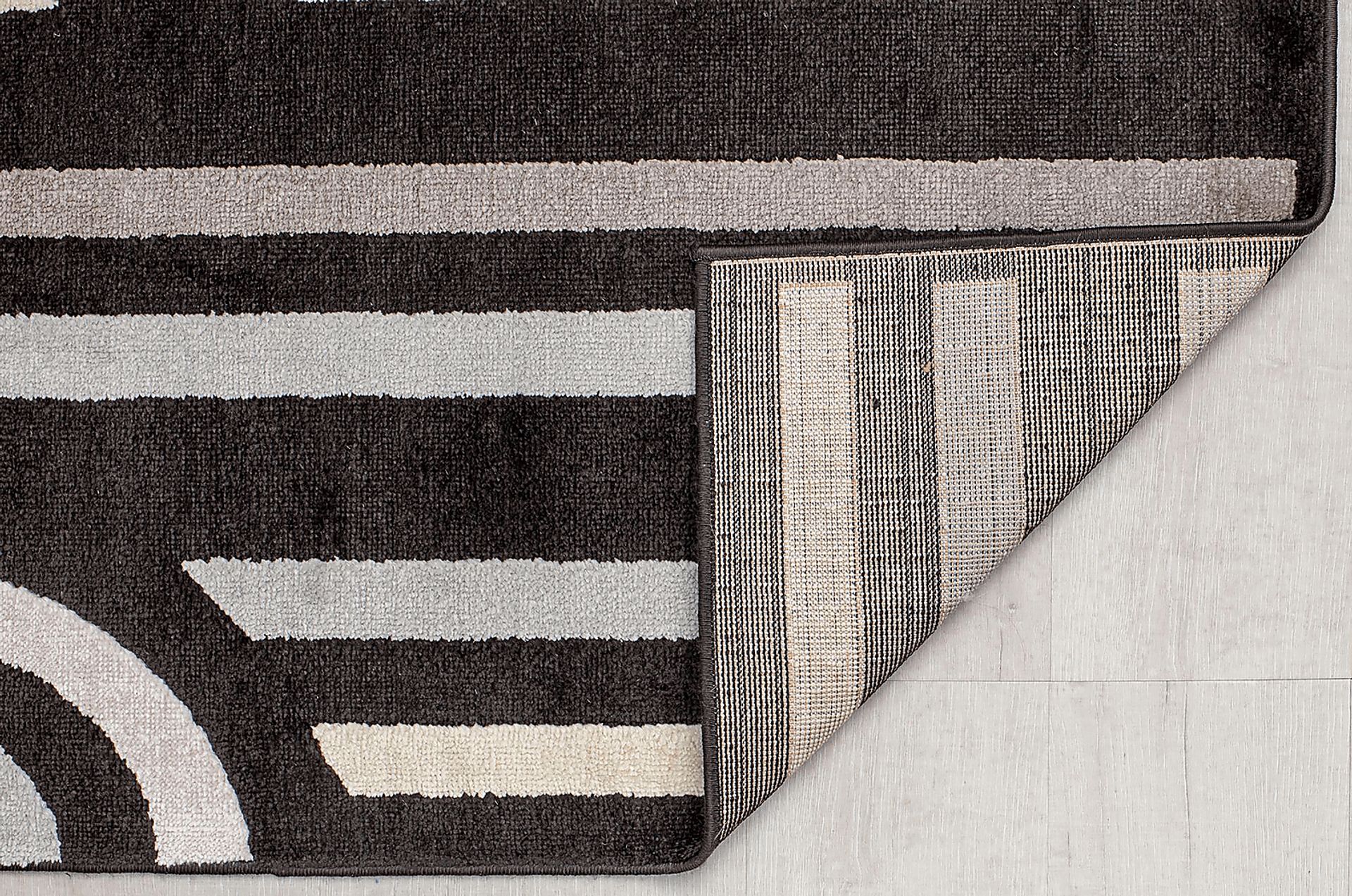 Solyna Brown 5' x 7' Rug - Image 4